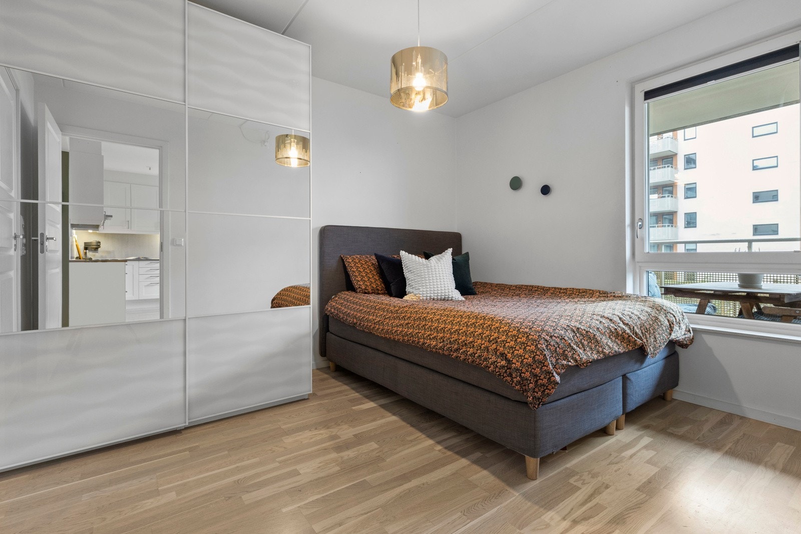 Leiligheten har 3 store soverom - Dette er hovedsoverommet. Galleribilde