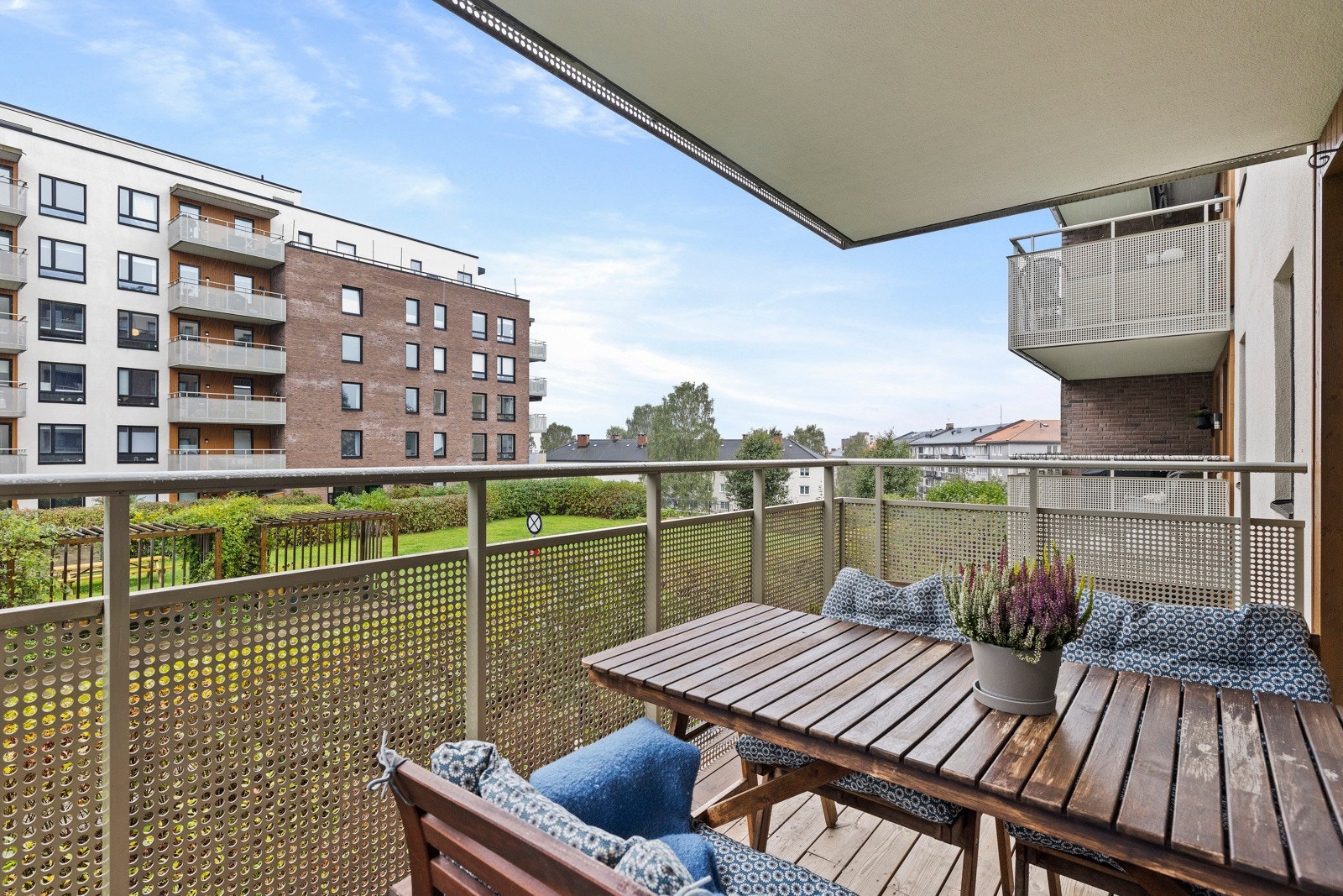 Velkommen til Hans Nordahls gate 68 - En gjennomgående og ettertraktet 4-romsleilighet fra 2015 med 2 solrike balkonger. Galleribilde