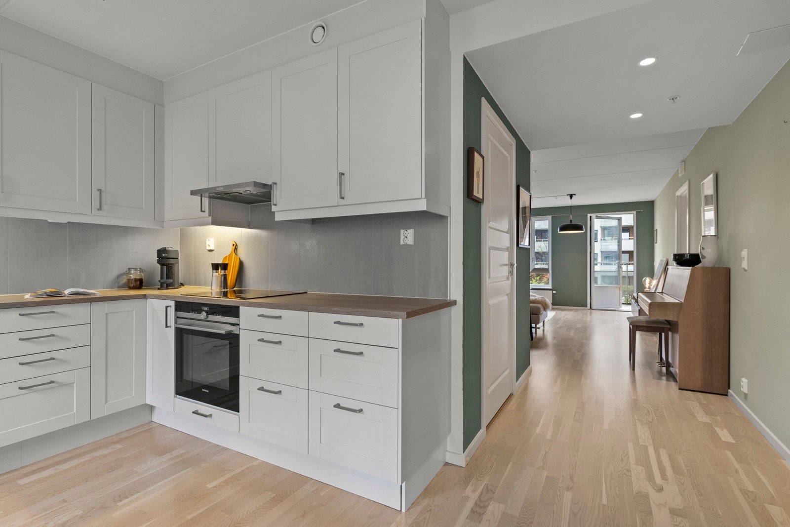 Leiligheten fremstår som meget tiltalende og stilren med sine gode materialvalg på innredning og utstyr. Galleribilde