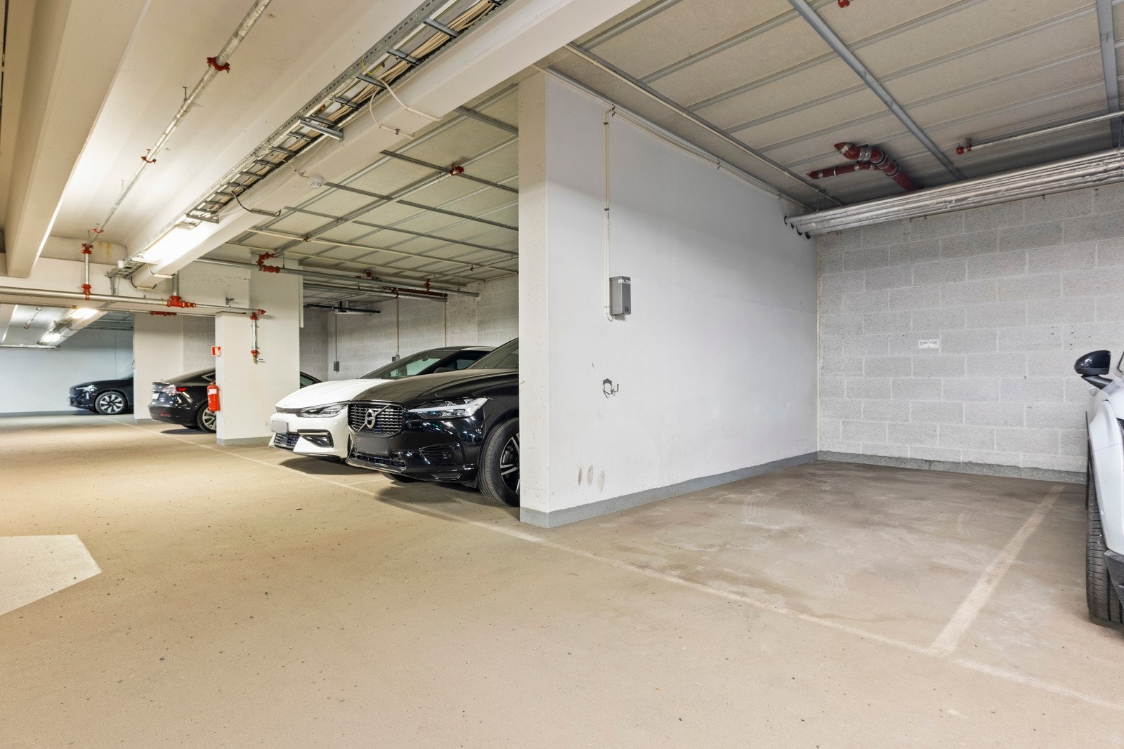 Det medfølger garasjeplass med EL-lader. Galleribilde