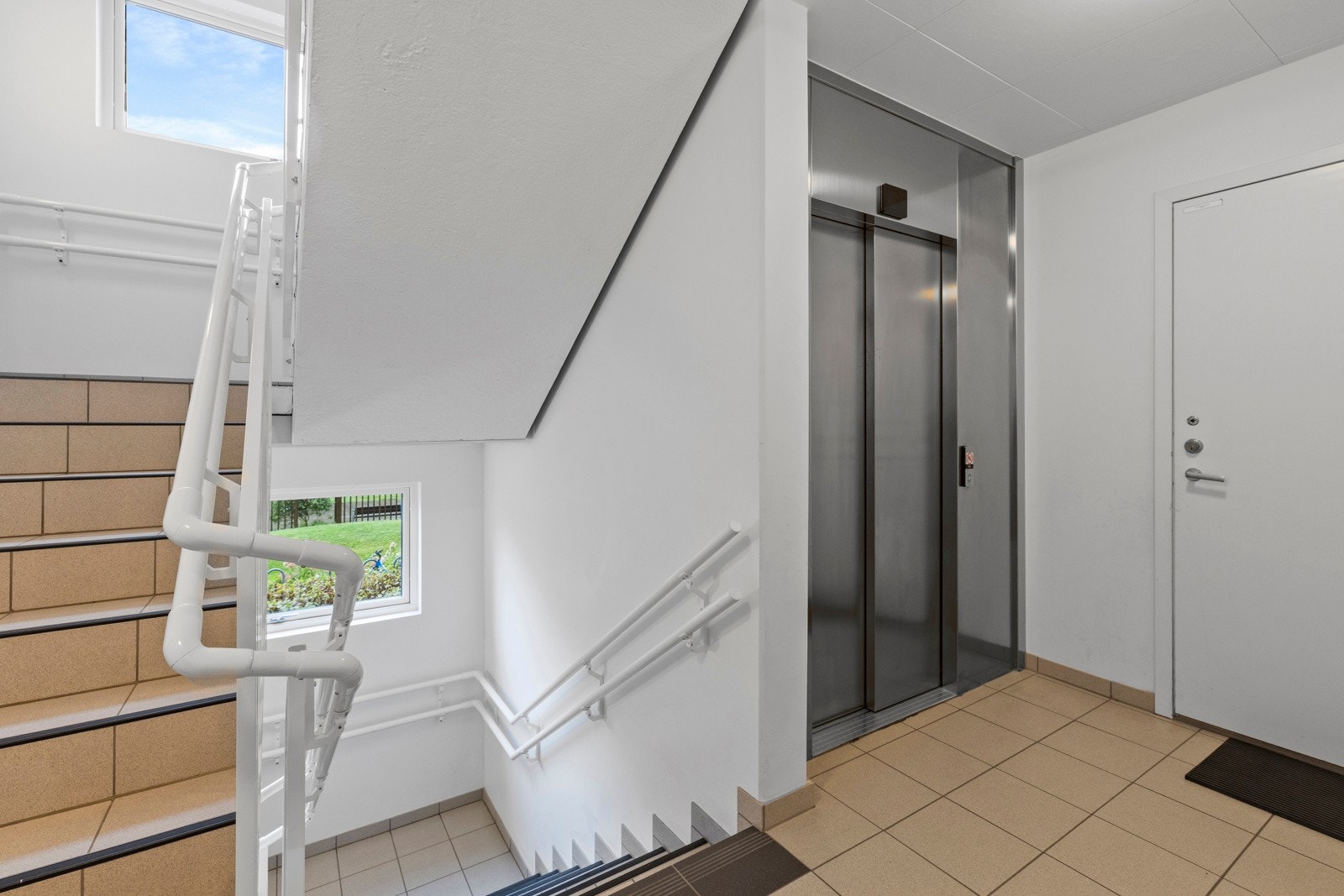 Heis i bygget som tar deg til alle etasjeplan. Galleribilde