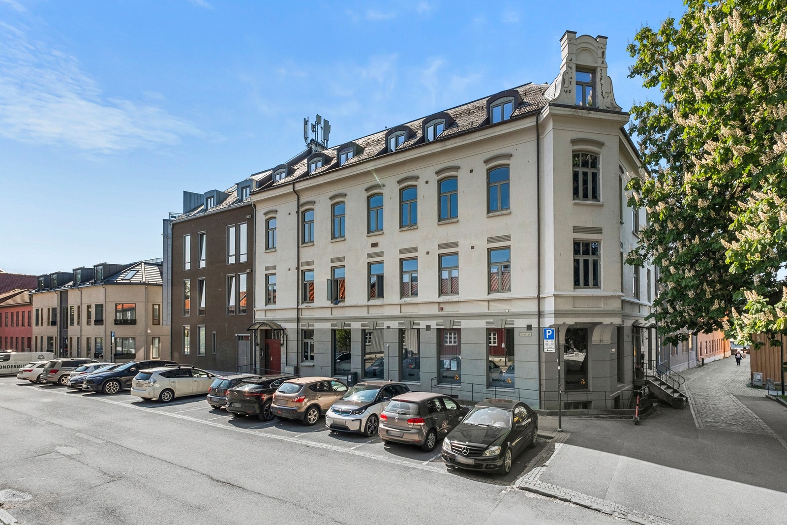 Fra leiligheten er det også kort vei til de beste kollektivområdene hele Trondheim har å by på. Galleribilde