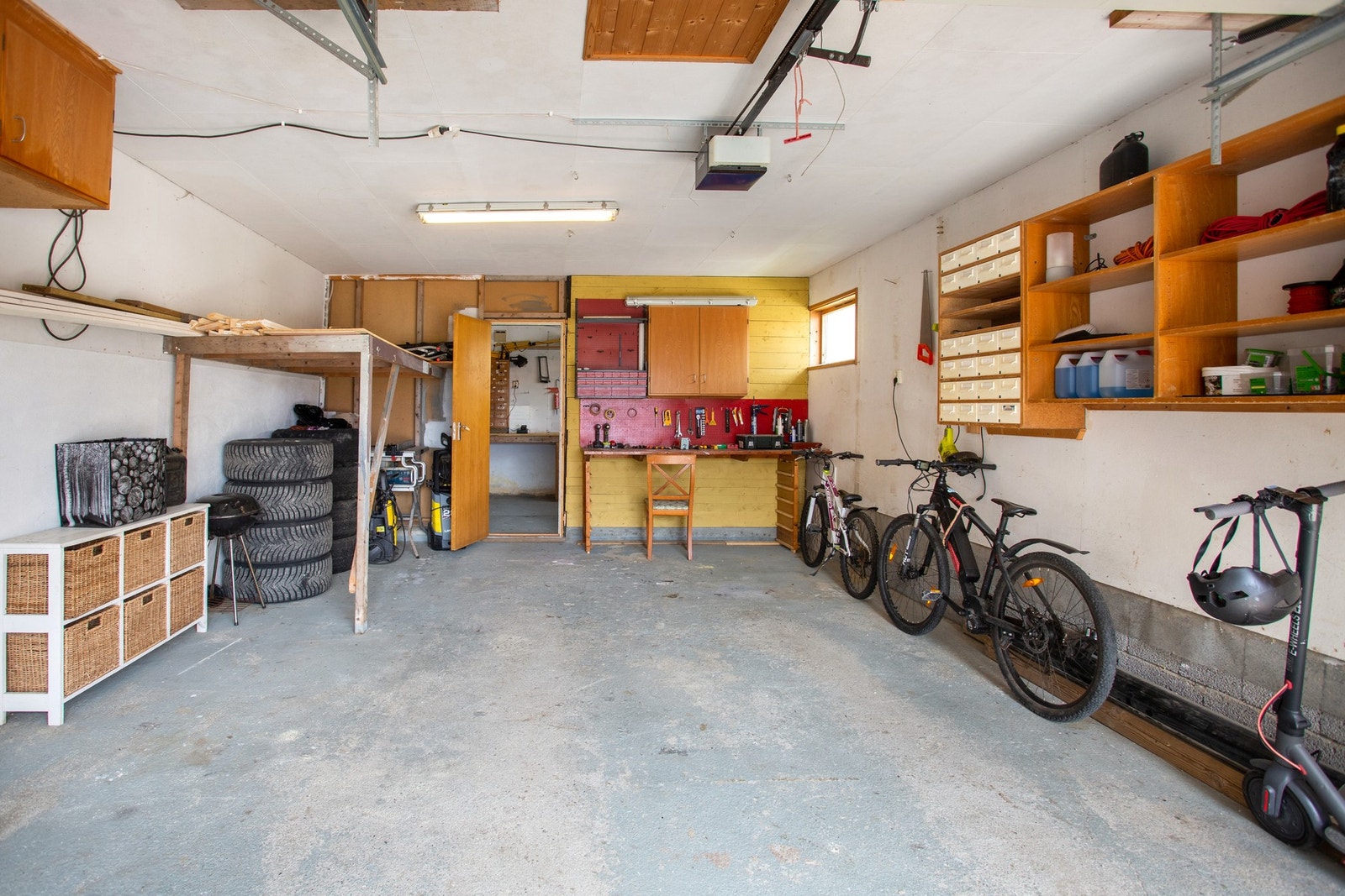 Praktisk garasje med gode bruksmuligheter Galleribilde