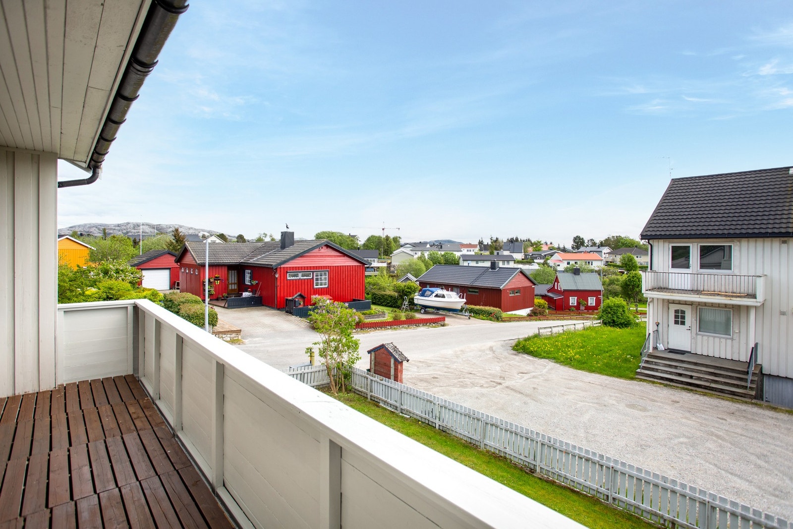 Utsyn til nærområdet fra luftebalkong Galleribilde