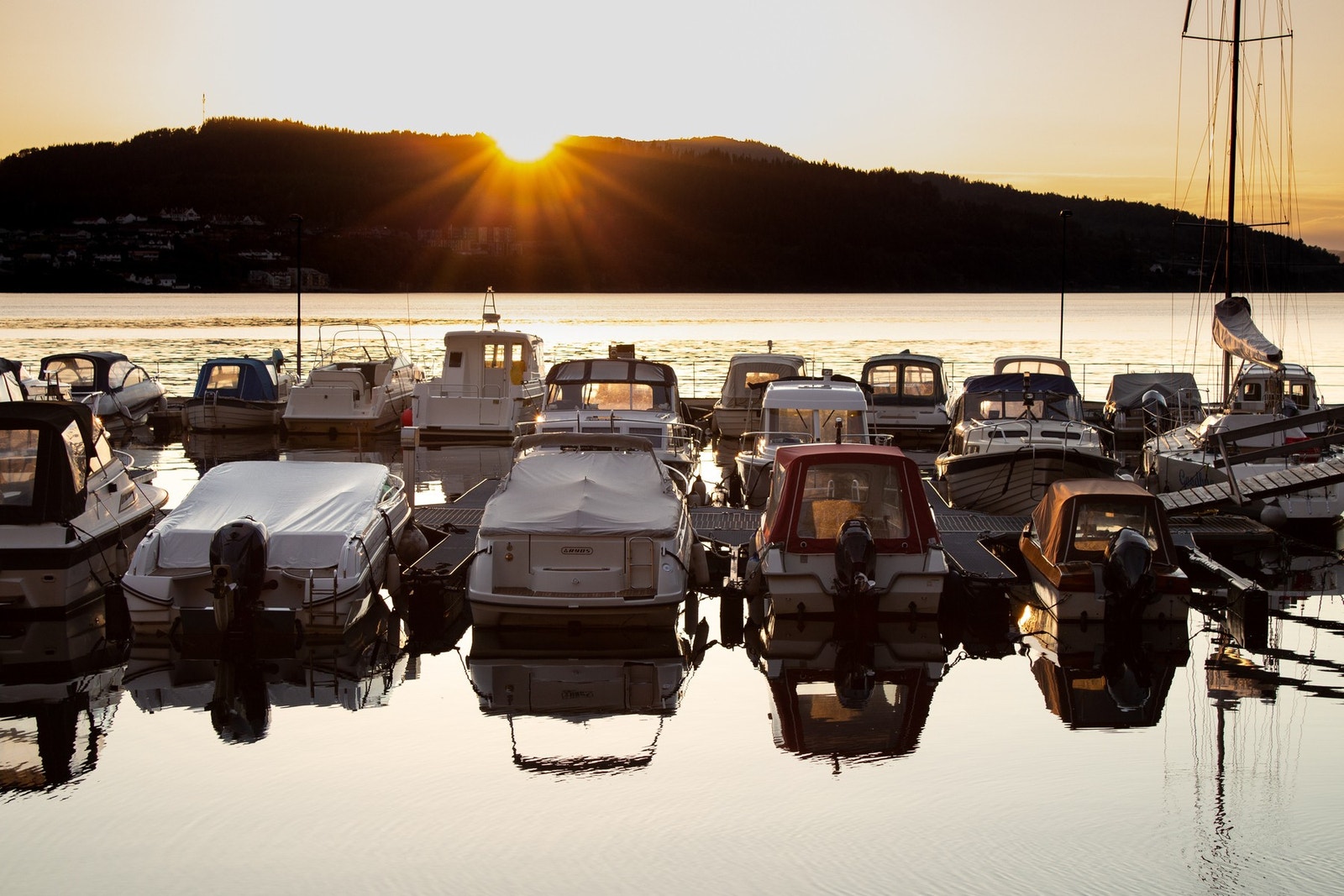 Båthavnen i Salhus. Galleribilde
