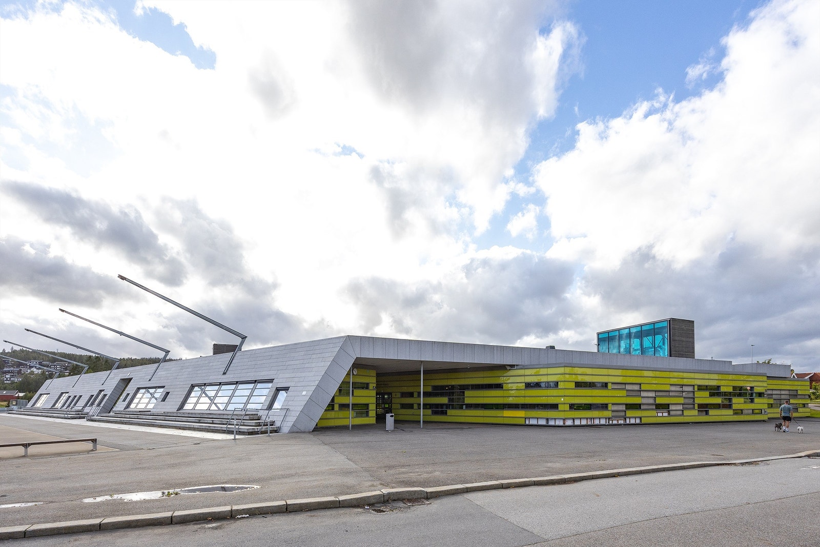 Gjerdrum ungdomsskole - 8-10. trinn med 290 elever - 5 min. gangavstand fra leiligheten Galleribilde