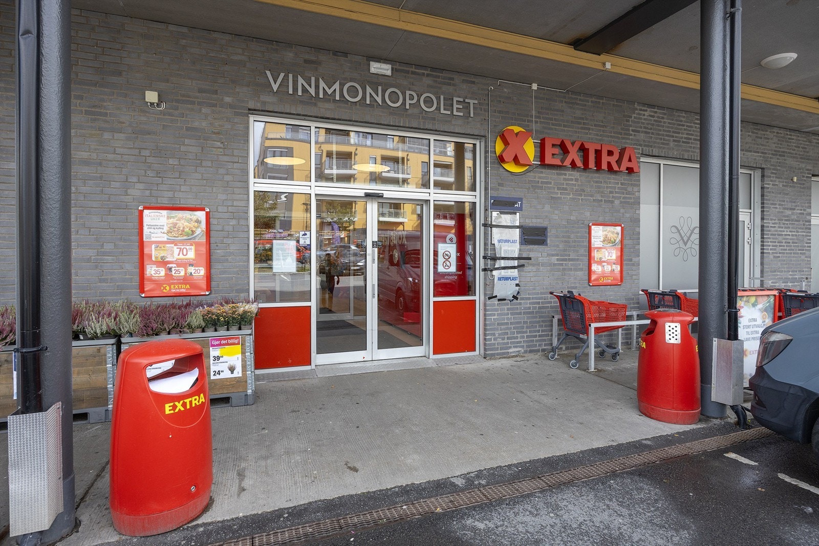 Coop Extra Gjerdrum og Vinmonopol er å finne i nabokvartalet kun 2 min. gangavstand fra leiligheten Galleribilde