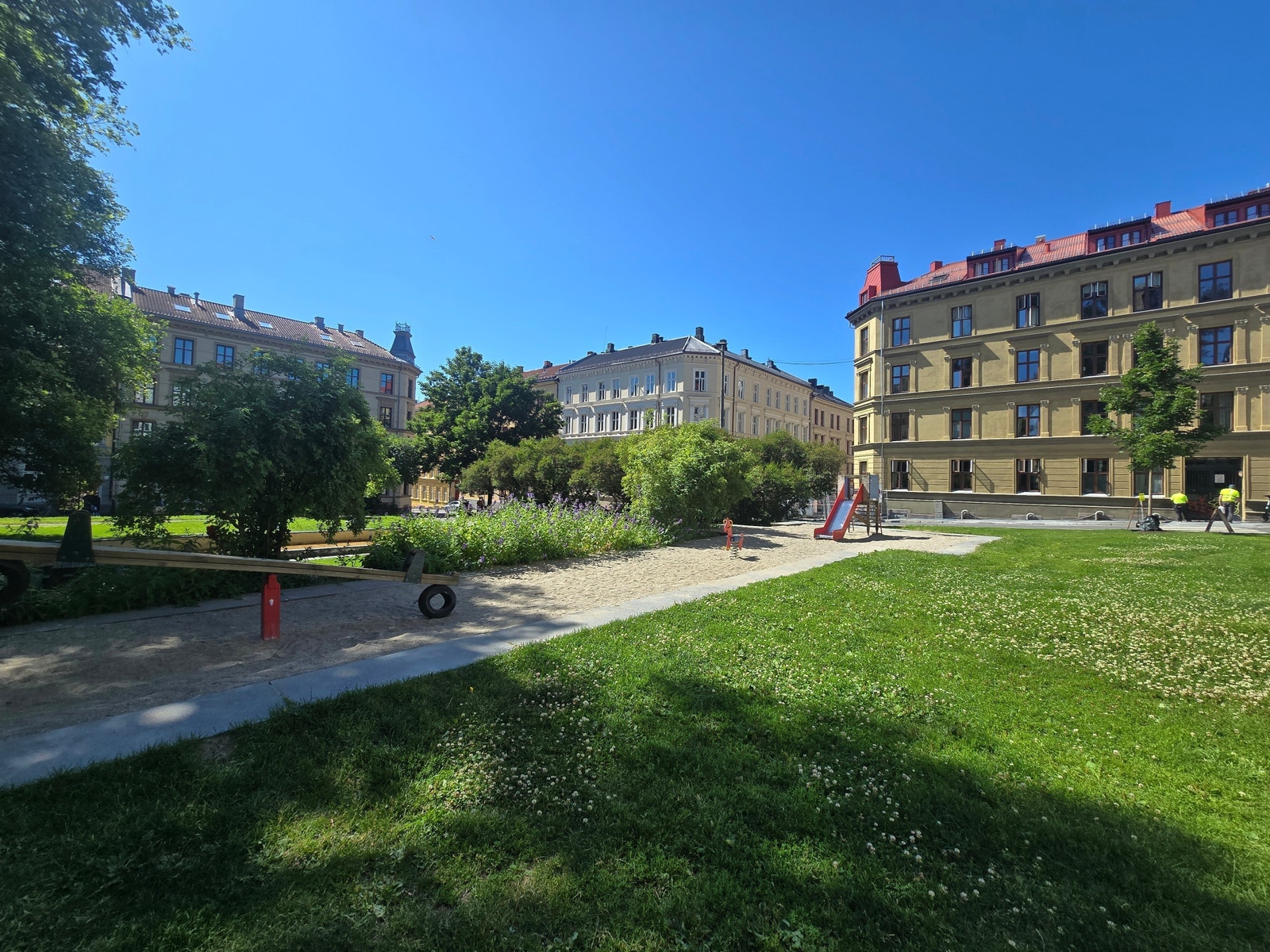Hyggelig stille park rett utenfor døren Galleribilde
