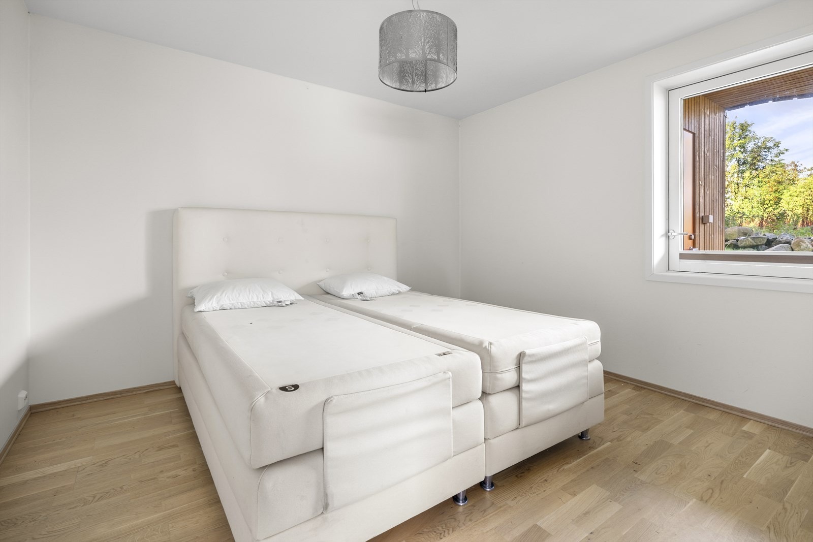 - Romslig soverom også her - Galleribilde