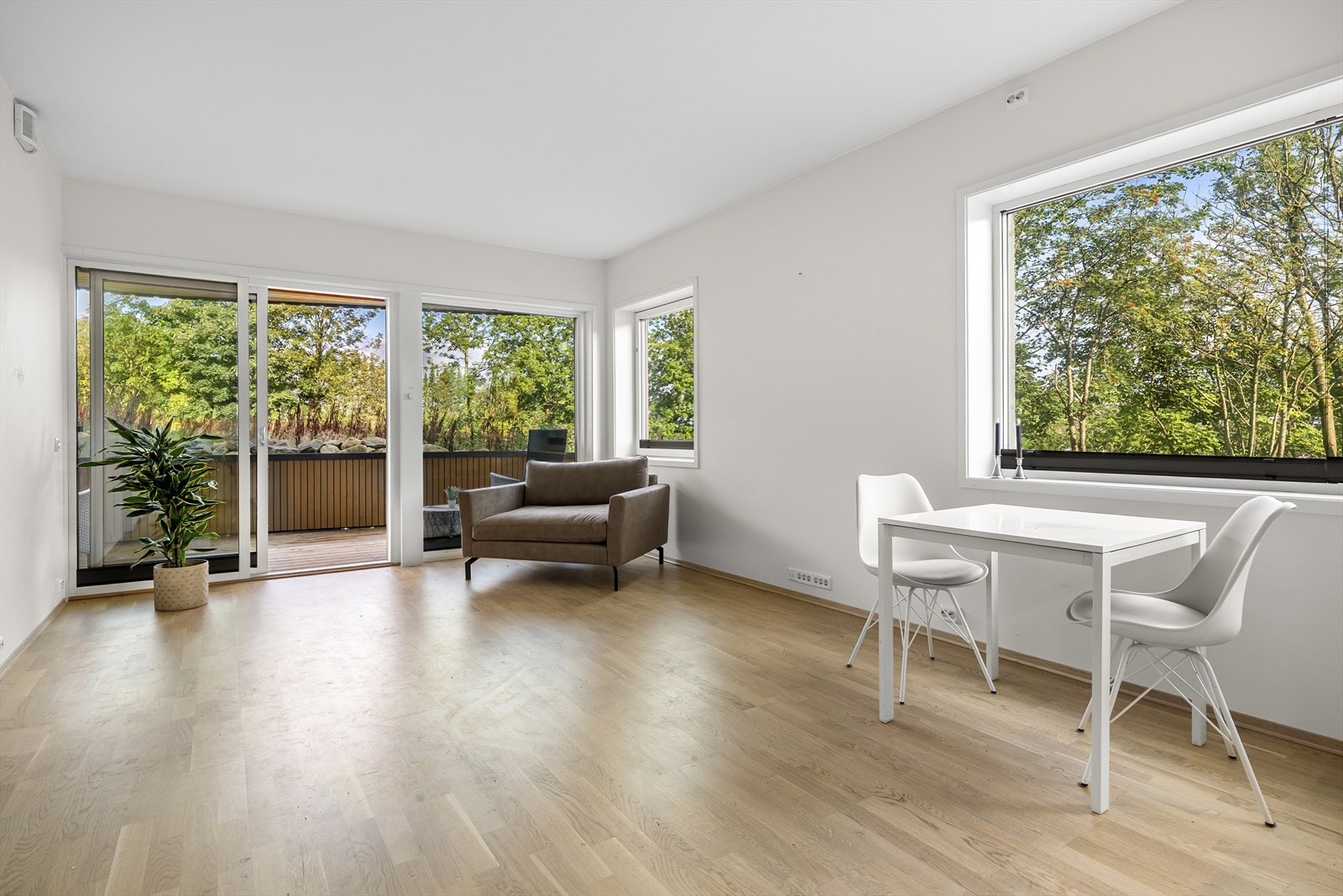 - I 1. etasje har man både stue, kjøkken, soveorm og bad - Galleribilde