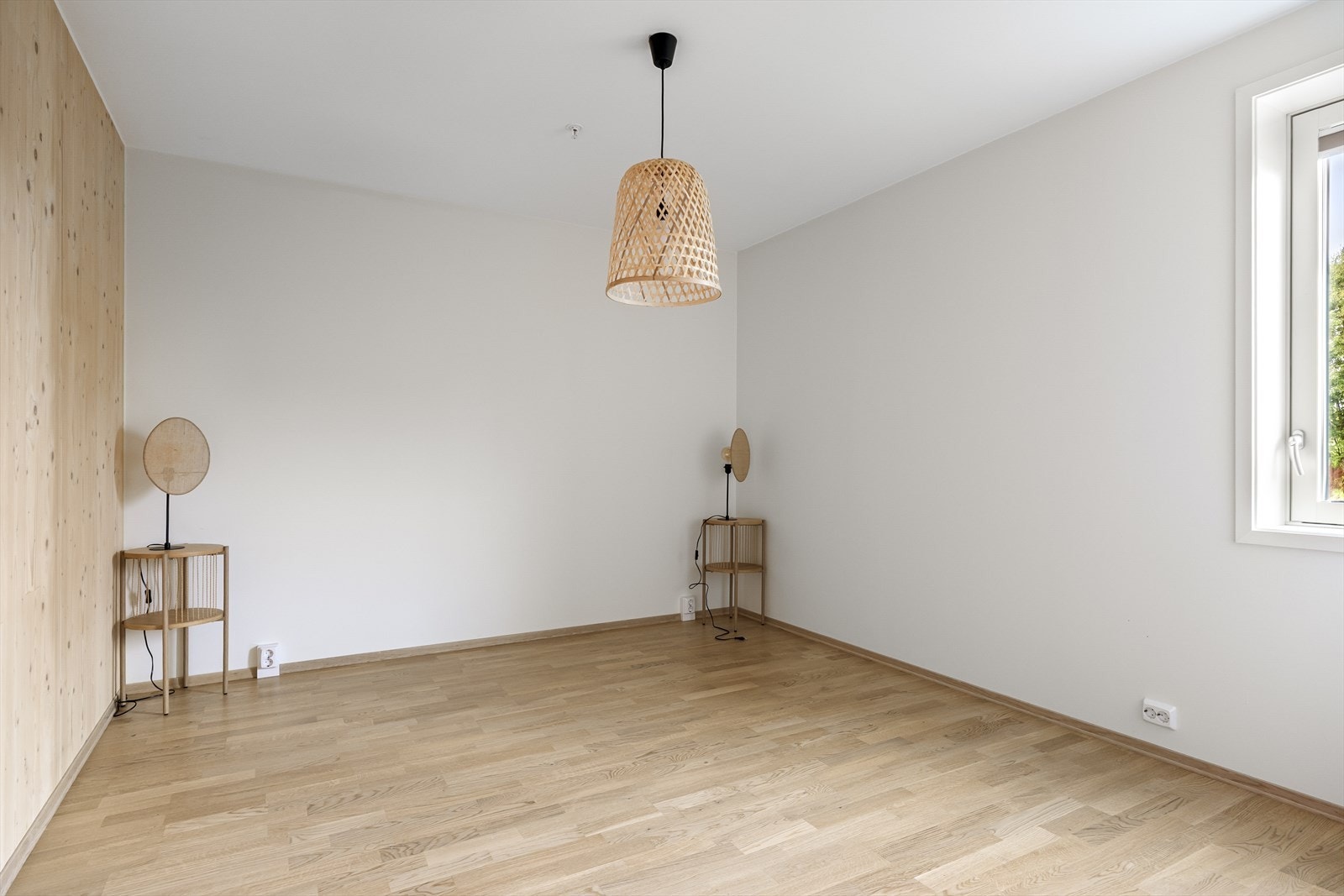 - Hovedsoverom med tilknyttet walk-in og baderom - Galleribilde