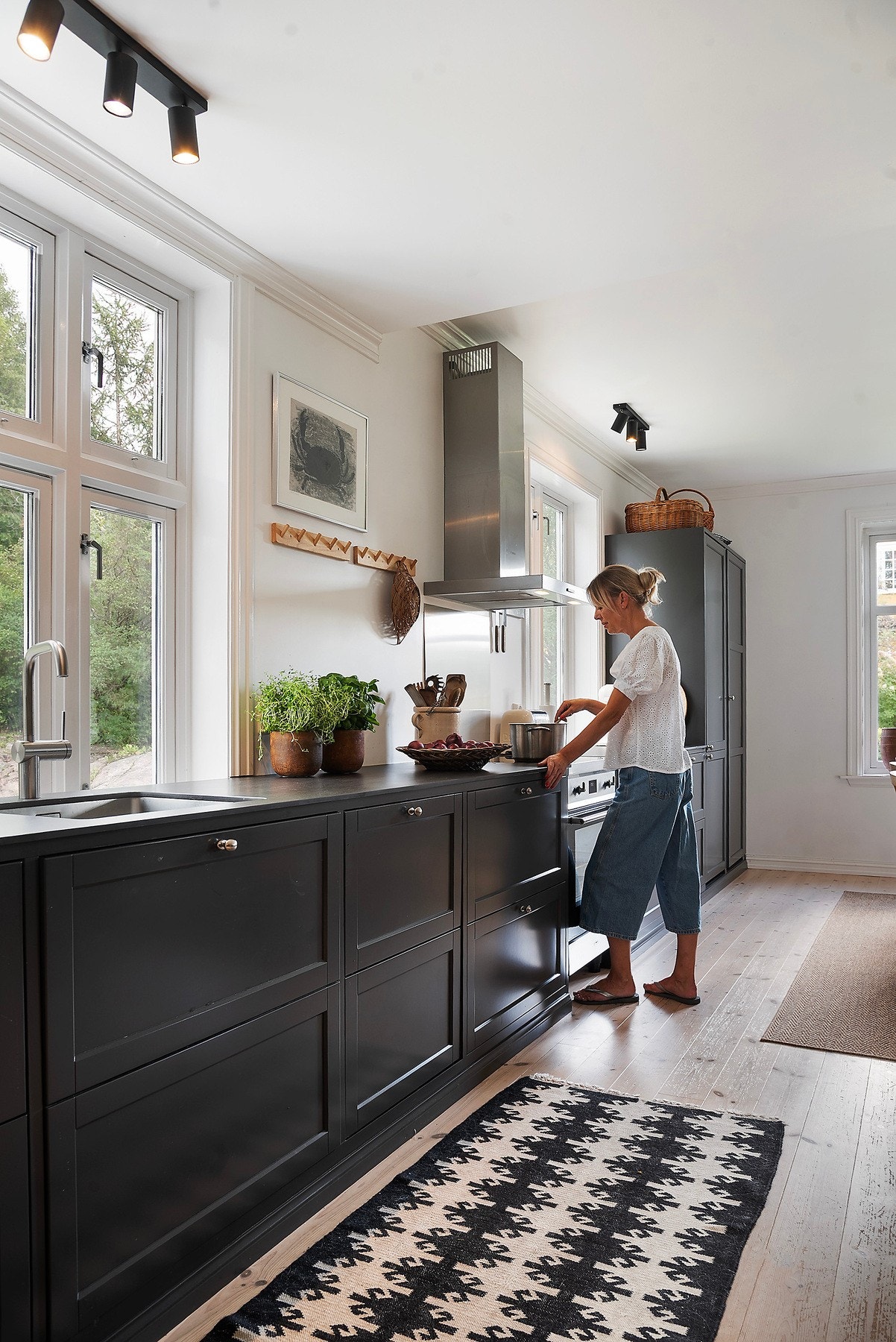 Flott benkeplate i keramikk Galleribilde