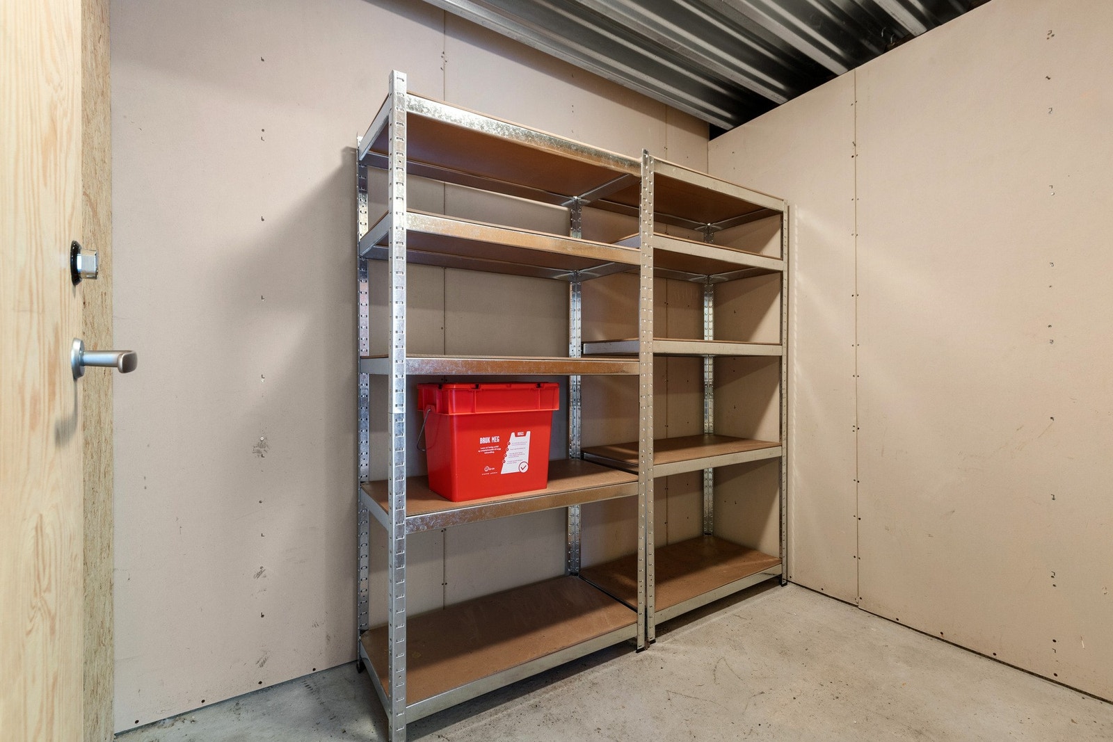 Det er også en bod i tilknytning garasjen. Galleribilde