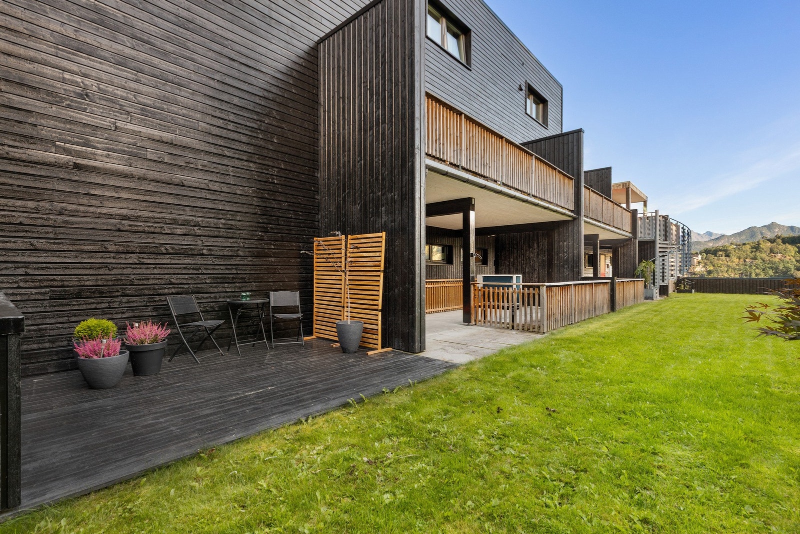 Her bor du med flotte utearealer. Galleribilde