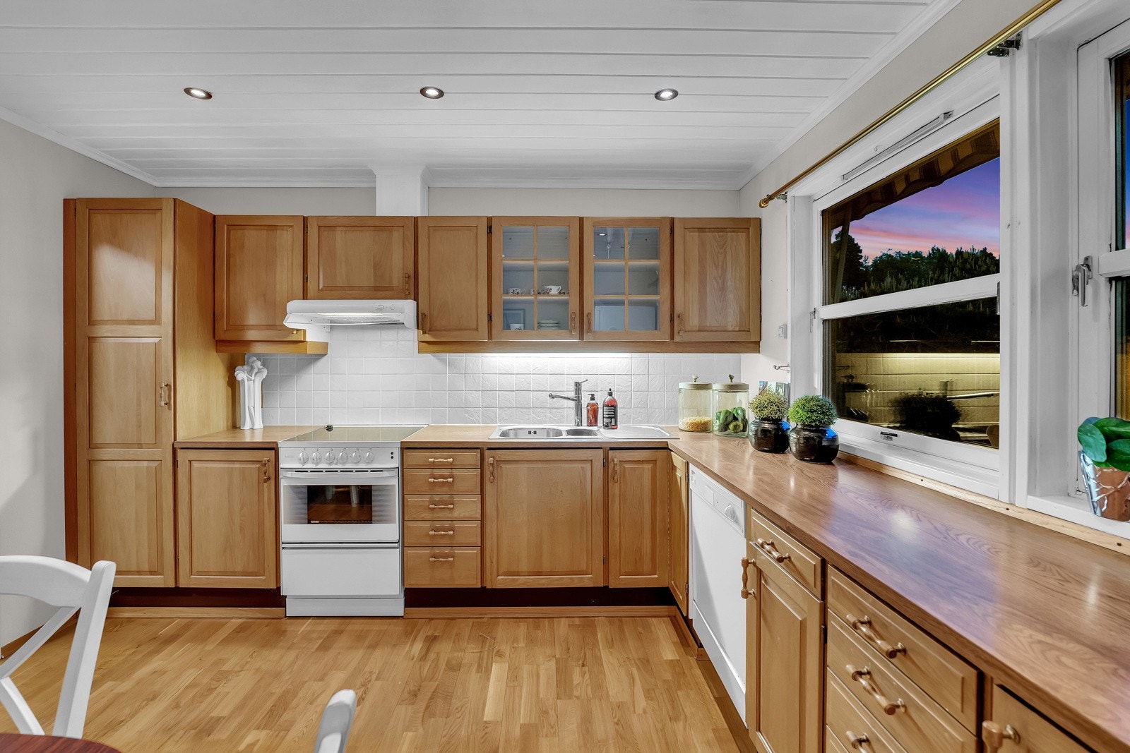 Godt med både benk- og skapplass Galleribilde