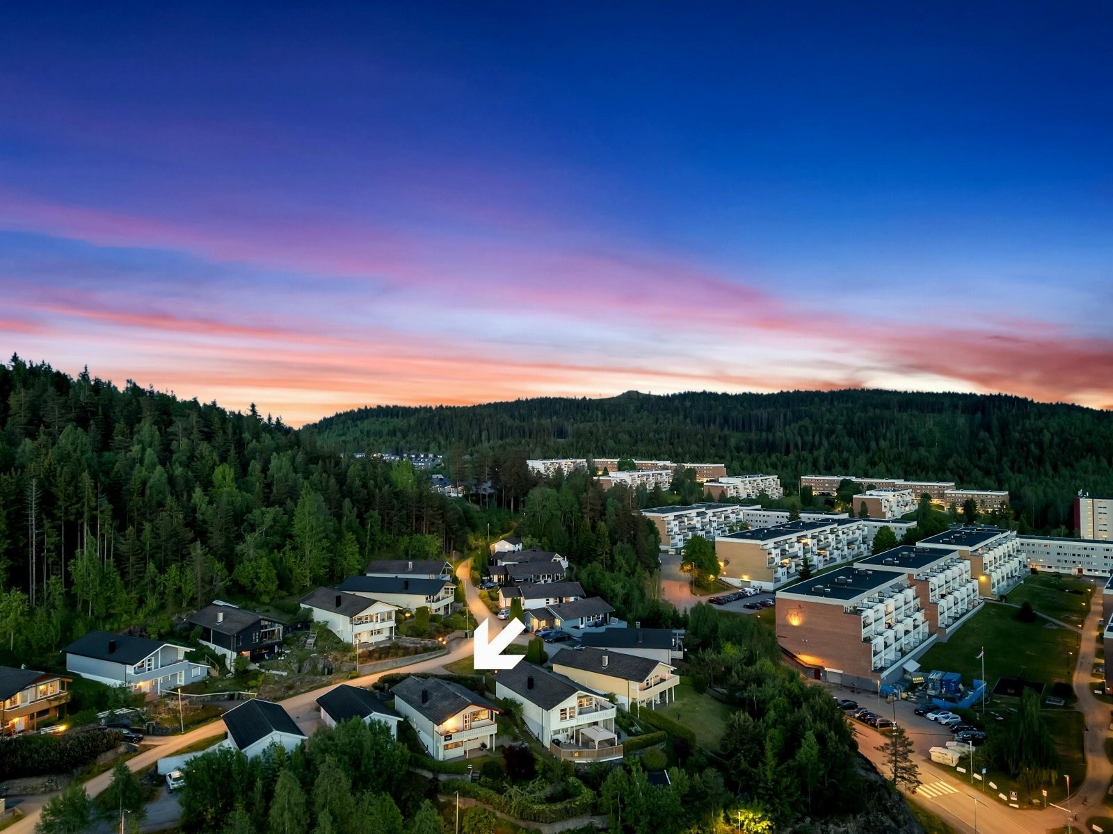 Boligen ligger i et område som grenser til Østmarka hvor man har fantastiske tur- og friluftsmuligheter året rundt Galleribilde