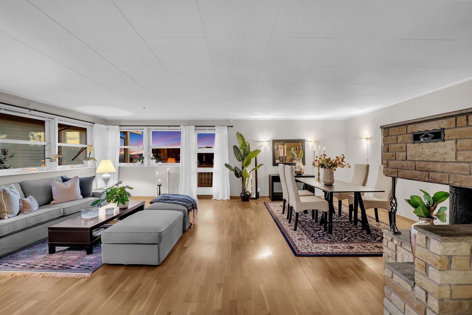 Utgang til terrasse med flott utsikt Galleribilde