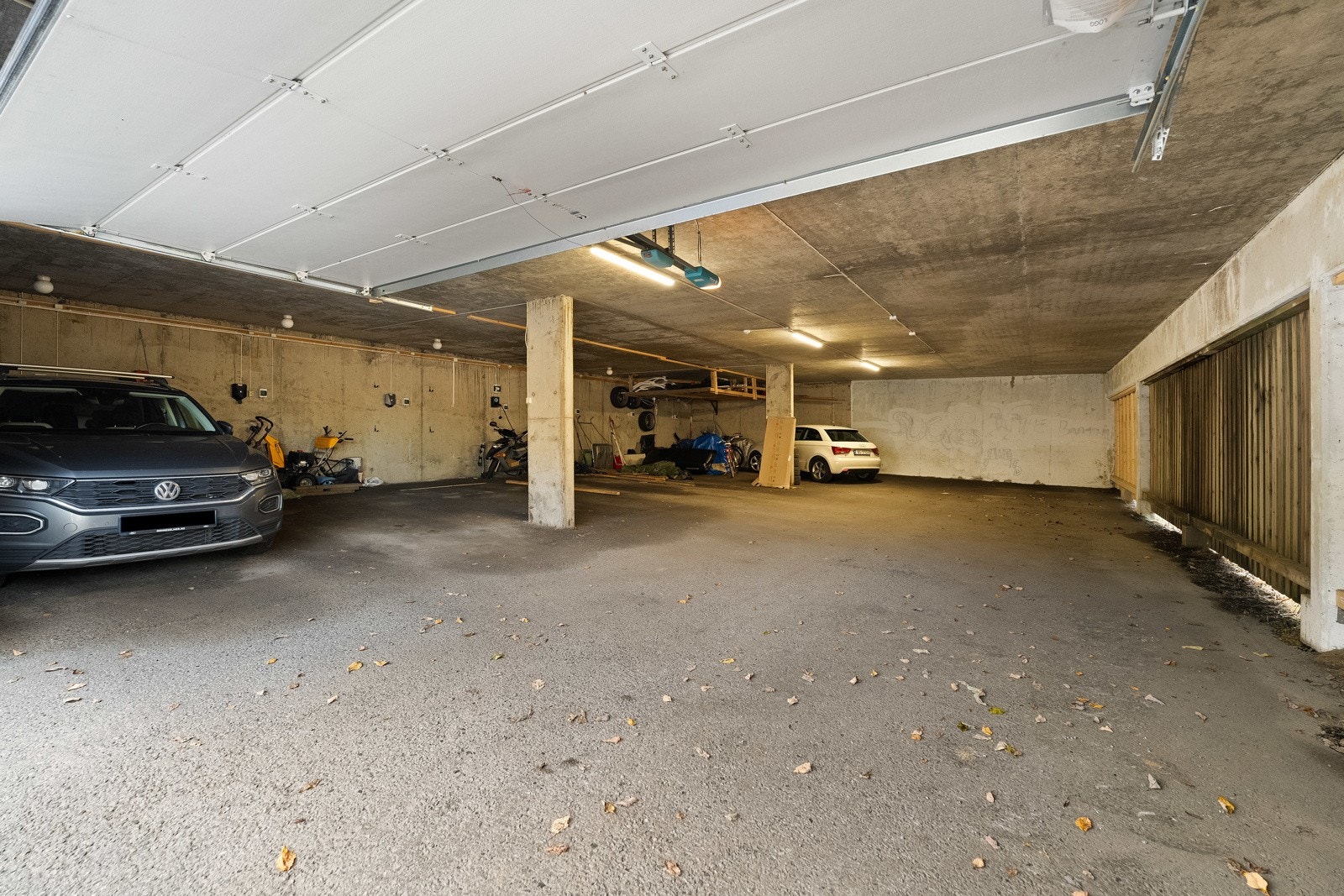 1 parkeringsplass i felles garasjeanlegg følger boligen Galleribilde