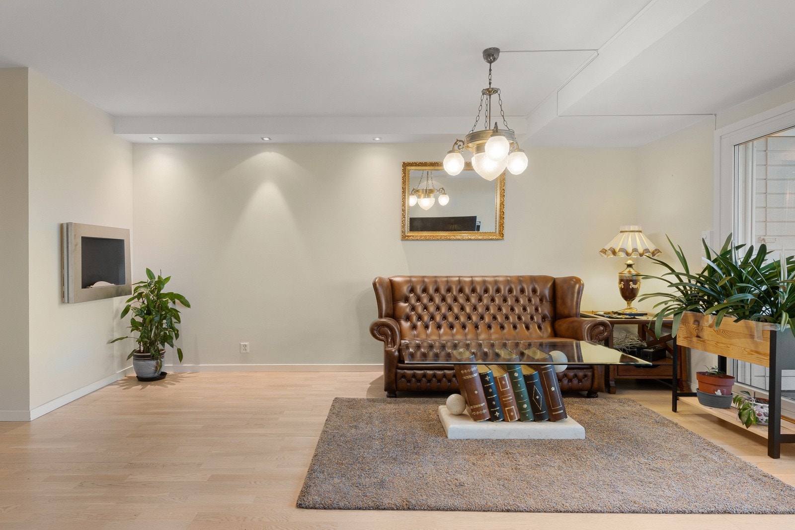 Stuen innbyr til hygge fra tidlig morgen til sent på kveld. Galleribilde
