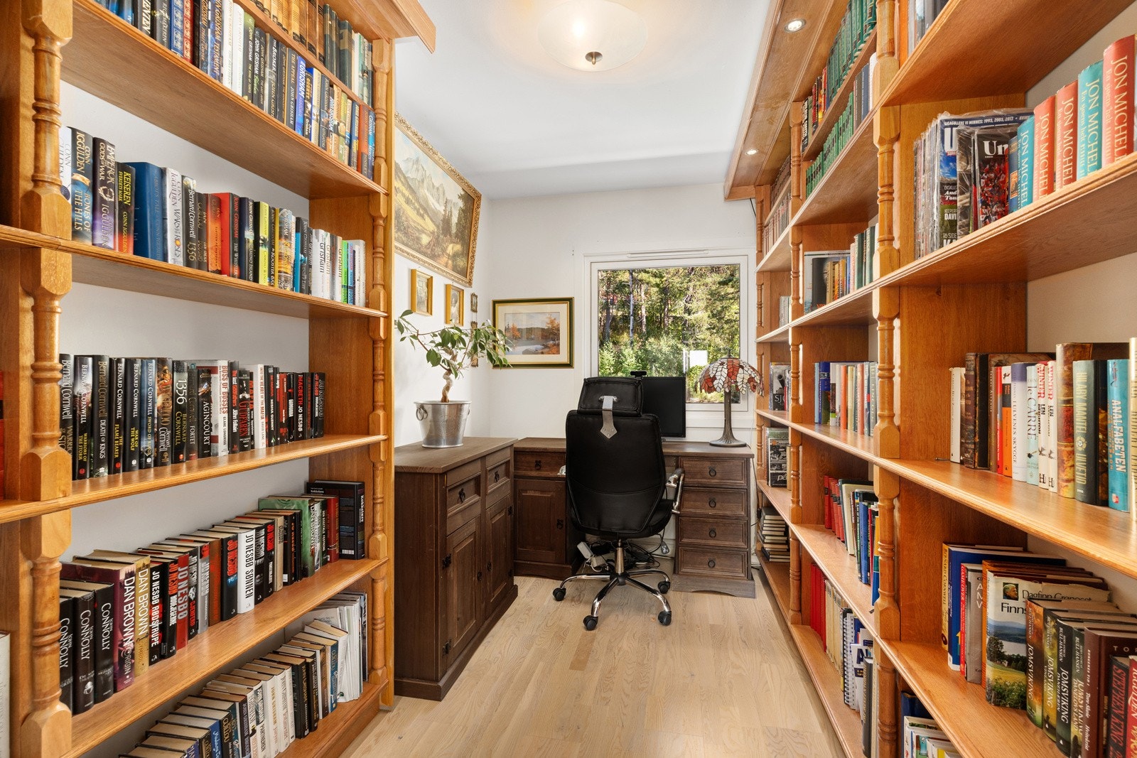 Tre soverom gir god fleksibilitet, og det ene rommet benyttes i dag som kontor. Galleribilde