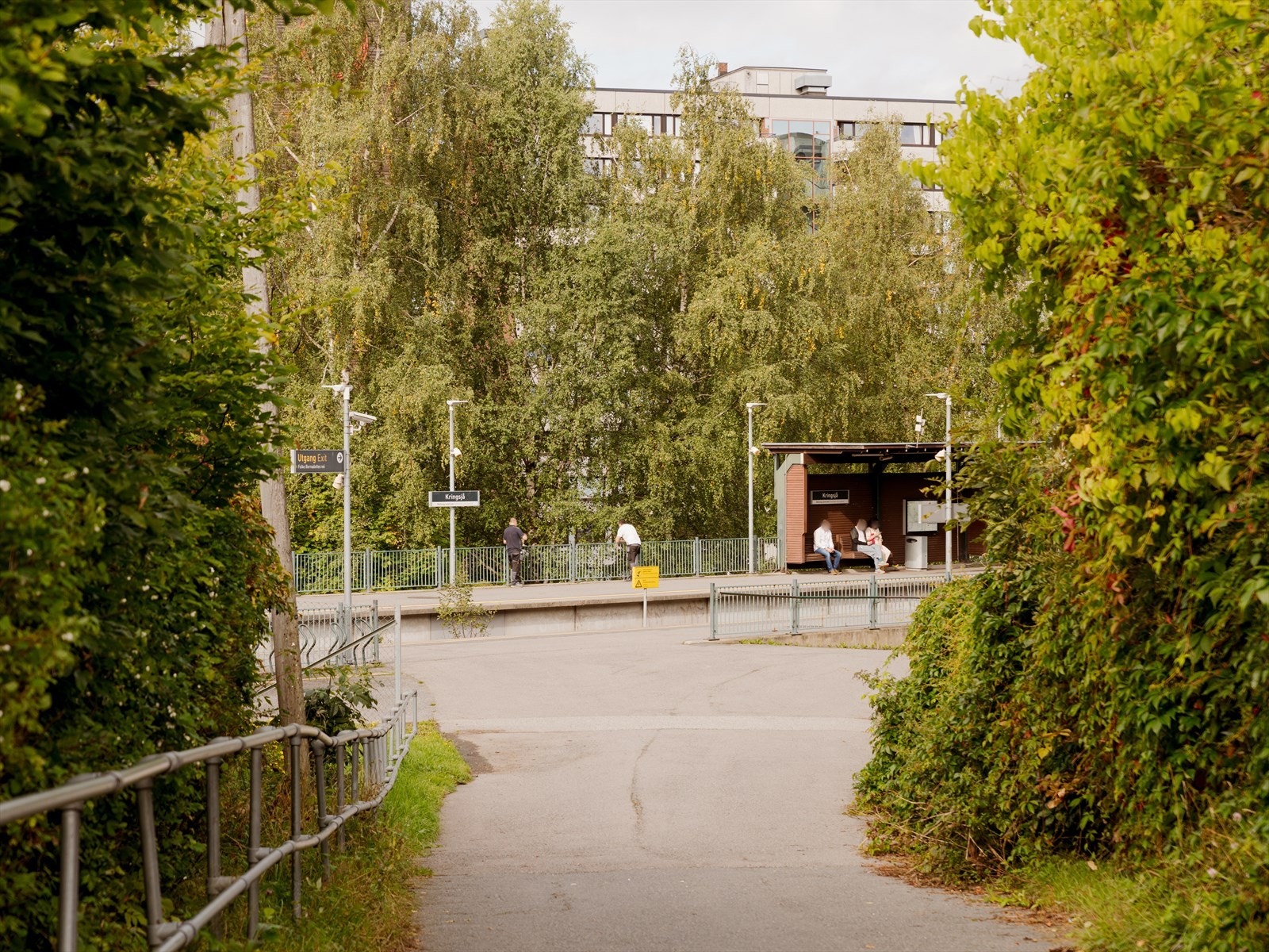For studenter eller andre som ønsker en tur til sentrum eller universiteter, ligger t-banestasjonen bare fire minutter til fots fra boligen. Galleribilde