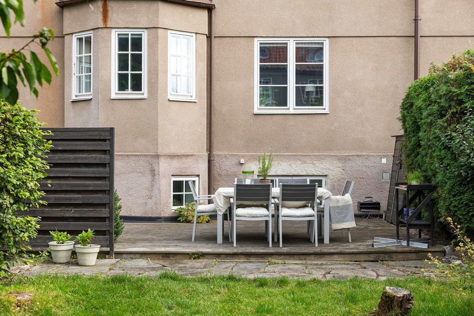 Her er det lett å se for seg alt fra barnelek og sosiale sammenkomster til rolige morgener og sene kvelder. Galleribilde