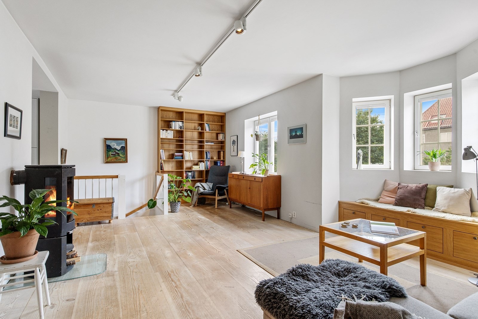 Peisen sørger for god varme og en hyggelig stemning på kaldere dager. Galleribilde