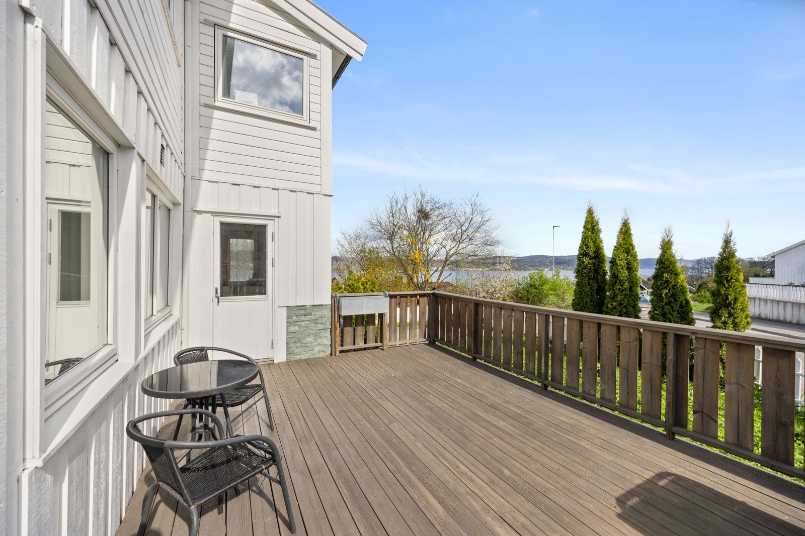 Hel tomannsbolig med flott utsikt over fjorden. Galleribilde