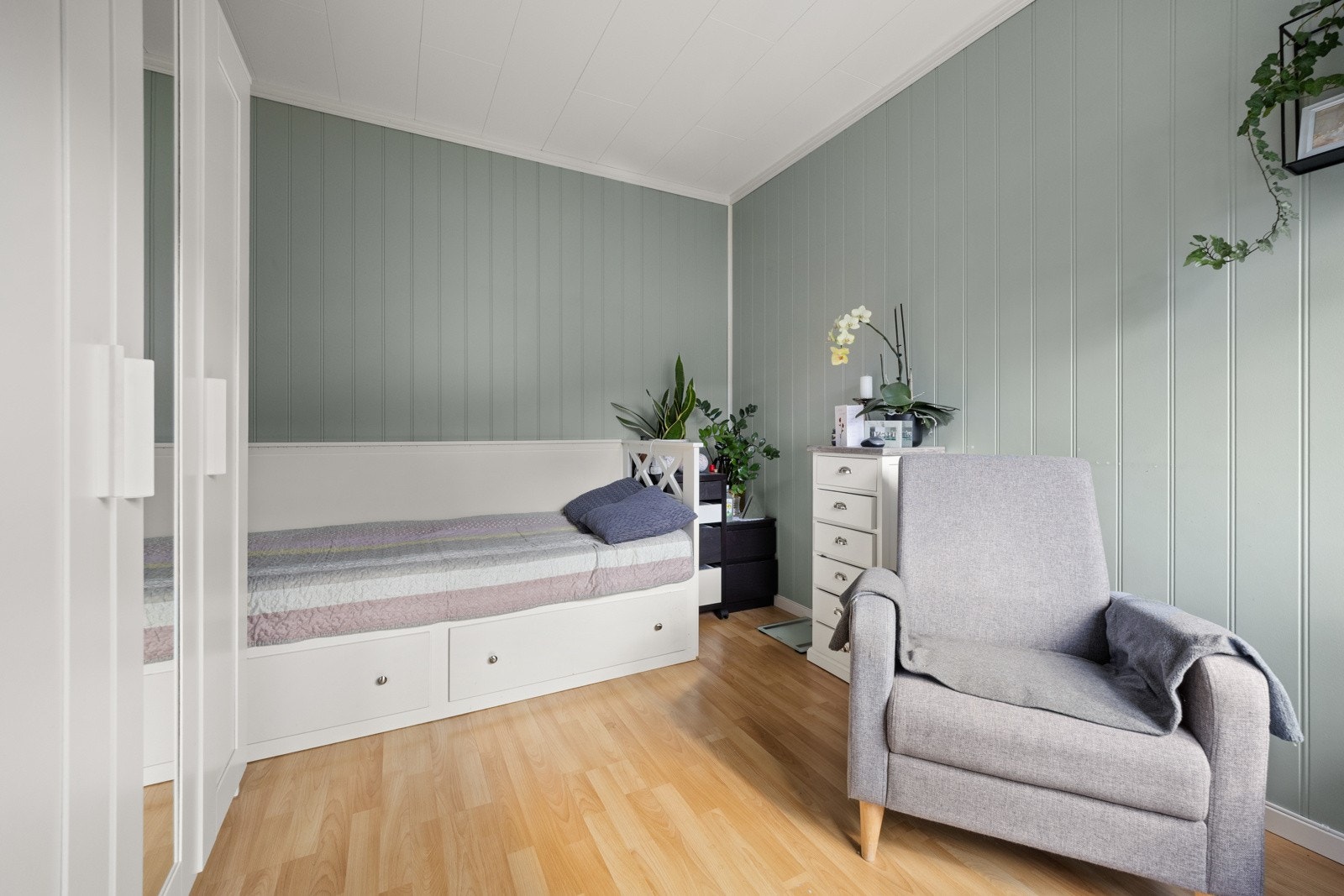 Stue/soverom hybel i 1. etasje. Galleribilde