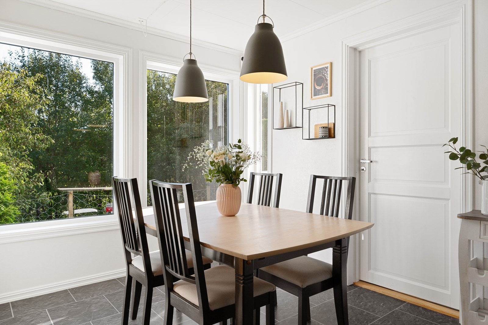 Fra kjøkkenet ar du tilkomst til boligens vaskerom. Galleribilde