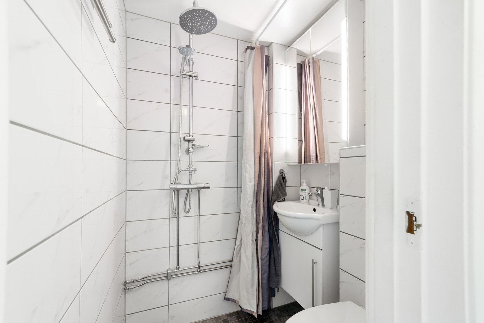 Pent flislagt bad oppgradert i 2017. Galleribilde