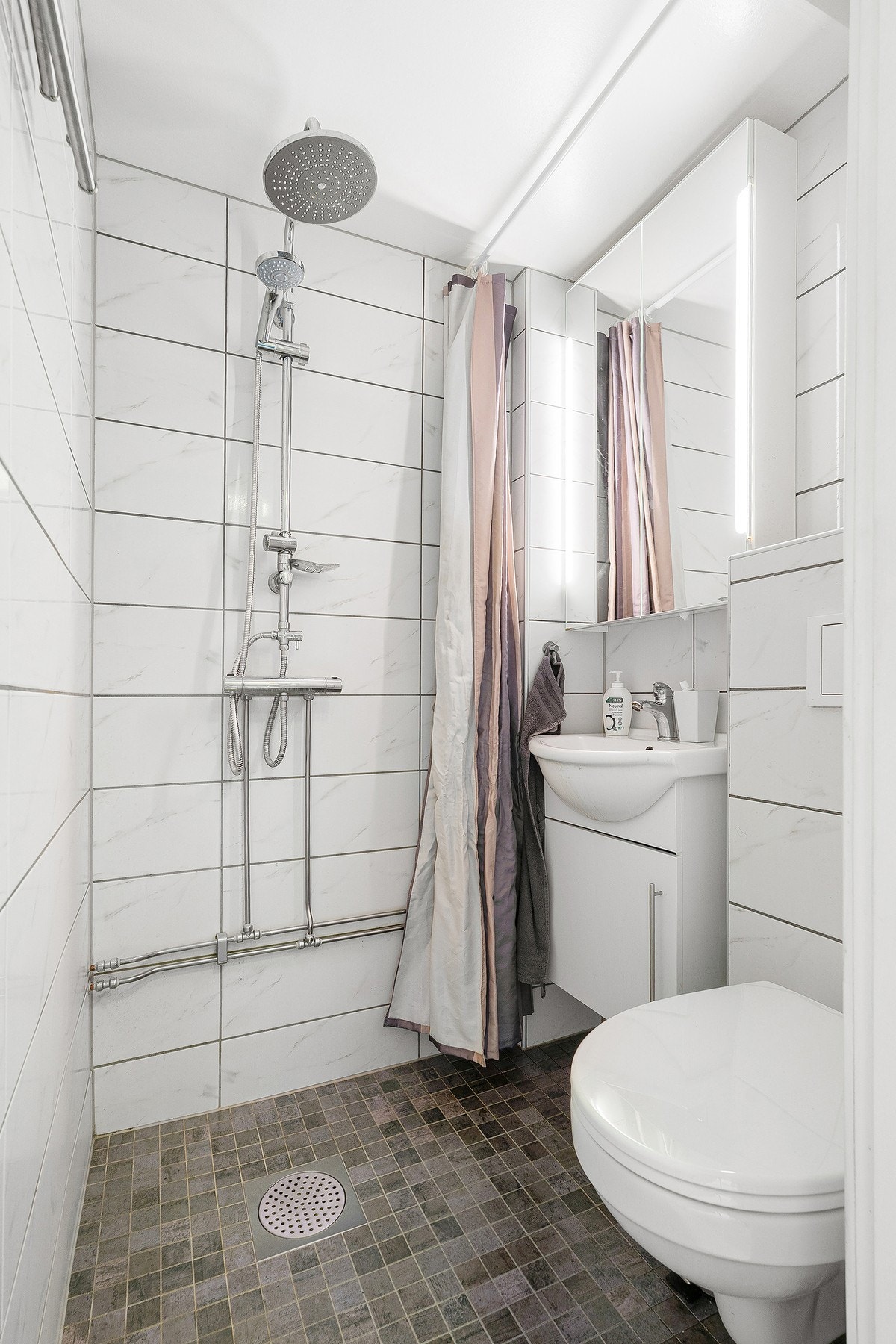 Baderommet er ca. 2m². Galleribilde