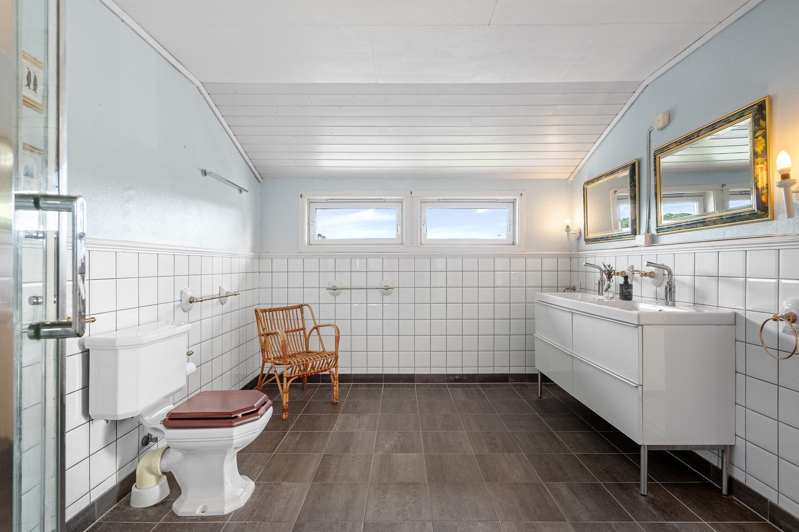 Romslig helfliset bad Galleribilde