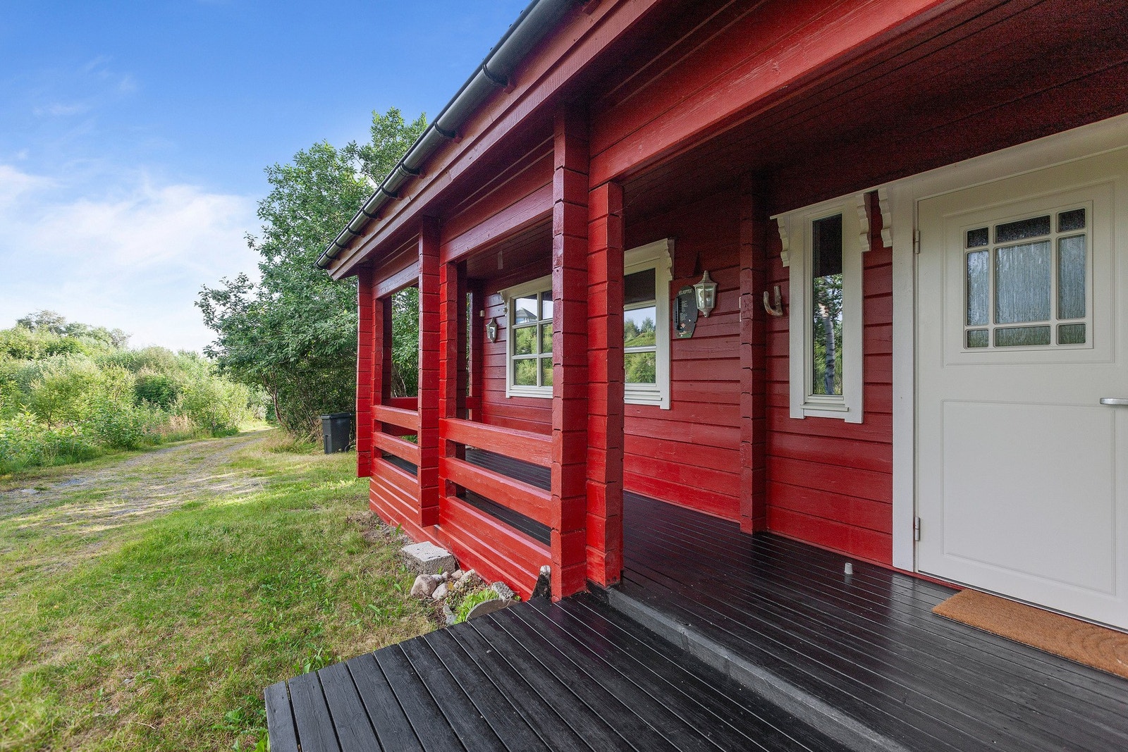 Ved inngangen har man et trivelig overbygd inngangsparti Galleribilde