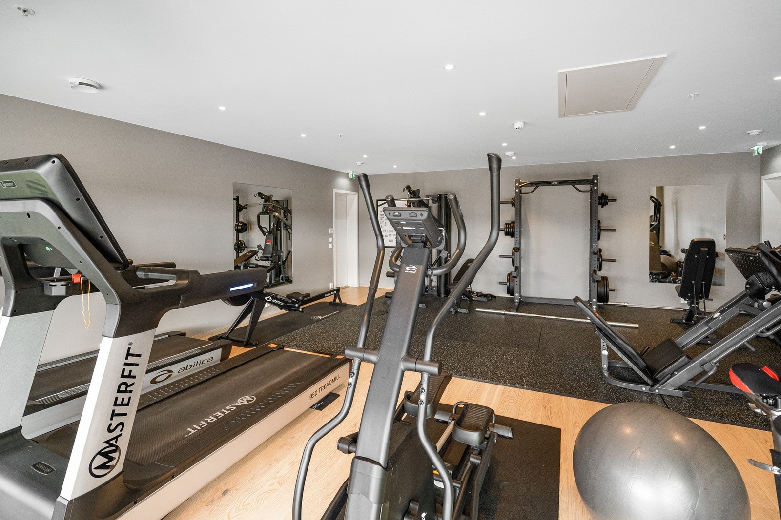 Velutstyrt treningsrom tilgjengelig for beboere. Galleribilde