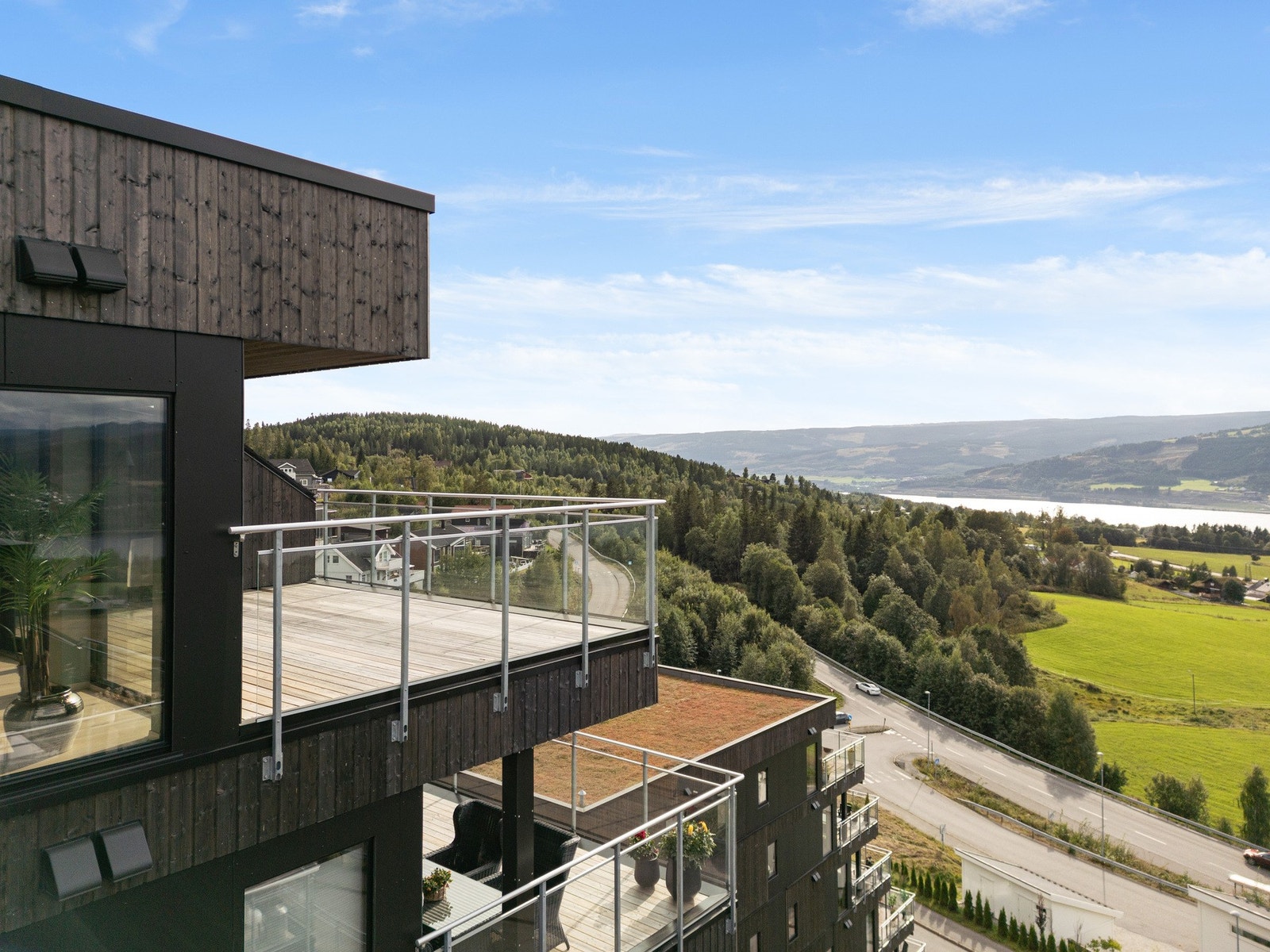 Kolossal utsikt - også med særdeles gode solforhold. Galleribilde