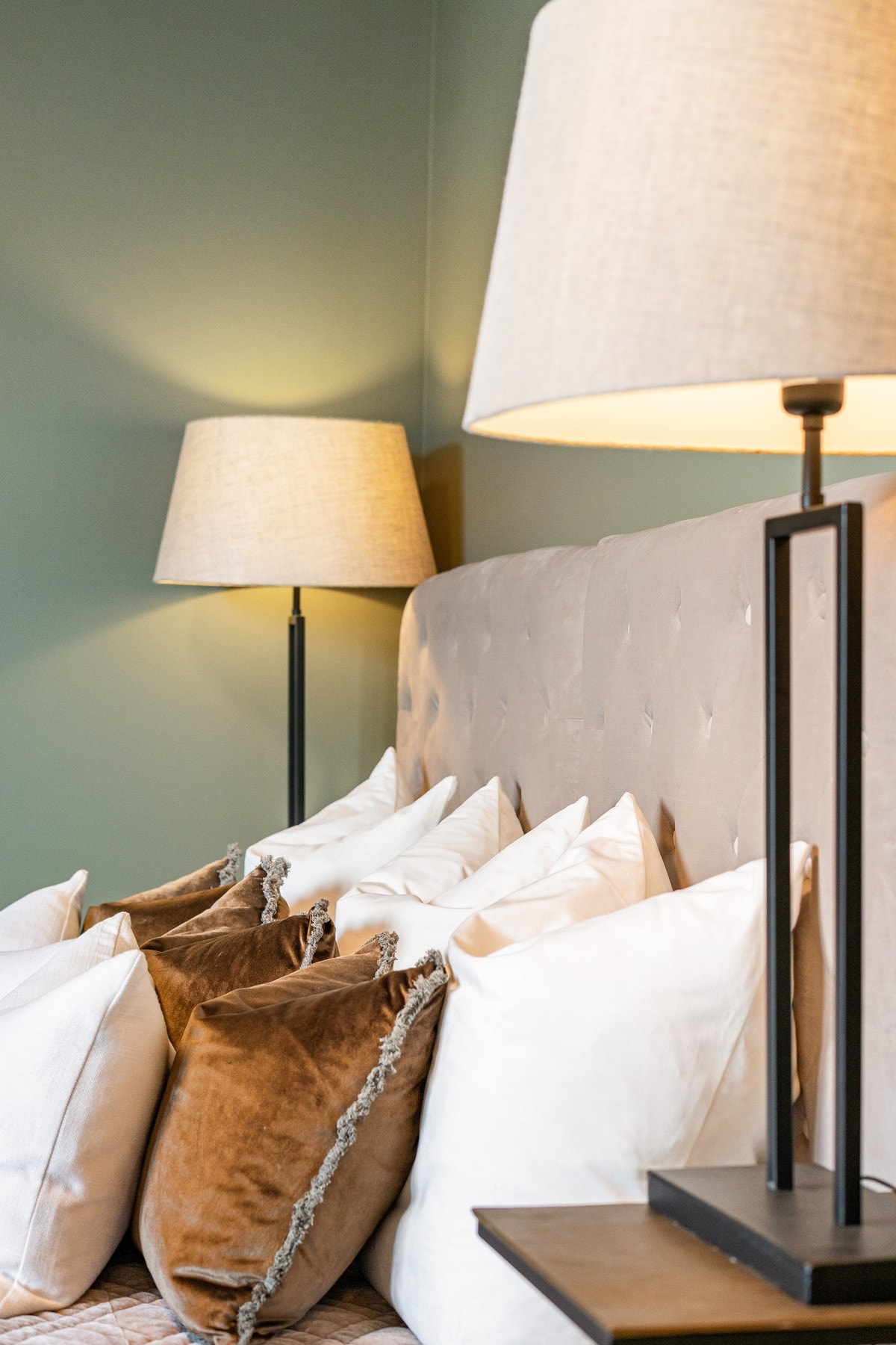 Hovedsoverom med hotellfølelse - lune farger og god atmosfære. Galleribilde