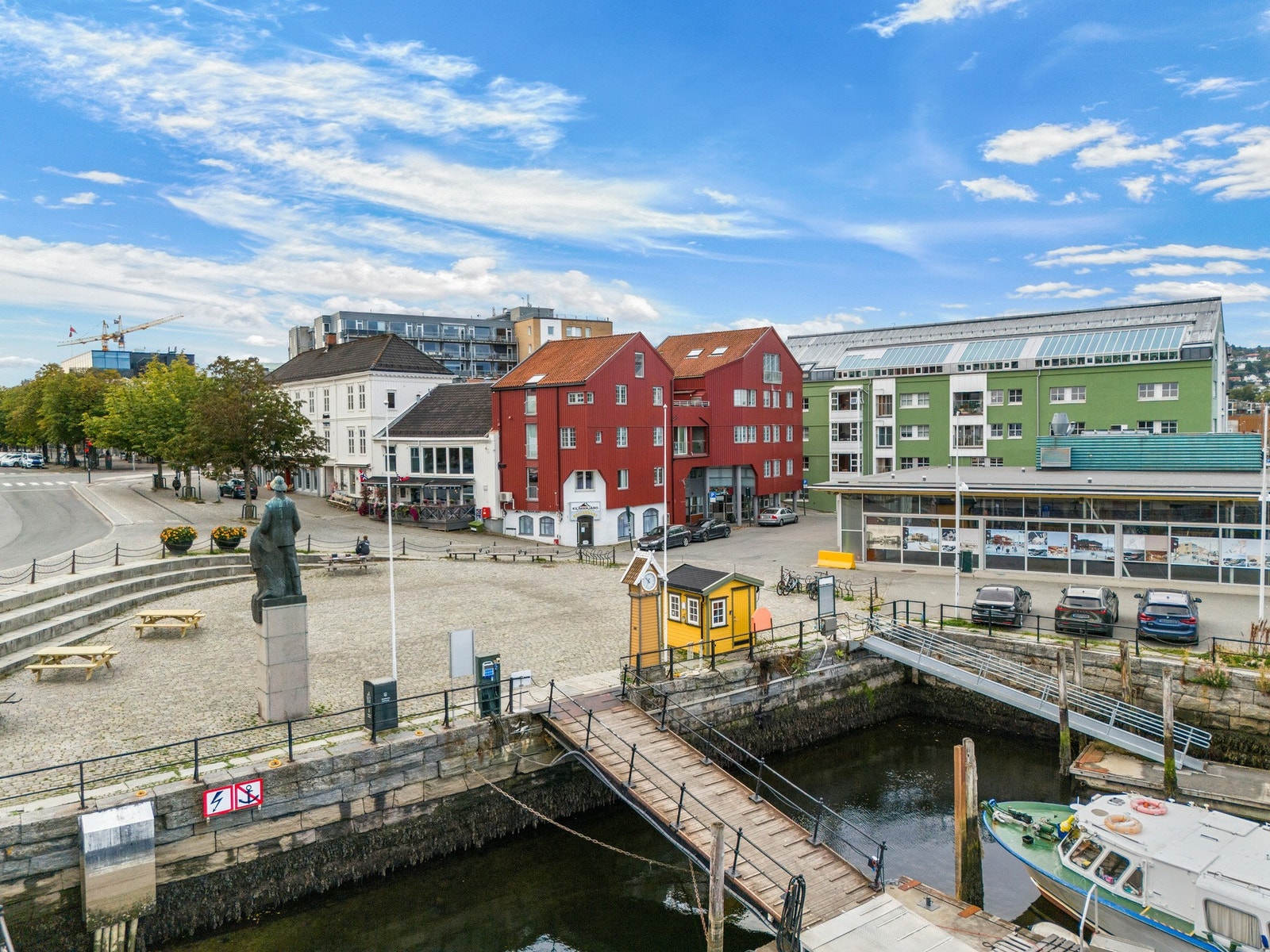 Umiddelbar nærhet til kanalen, og flott utsikt mot Trondheimsfjorden. Galleribilde