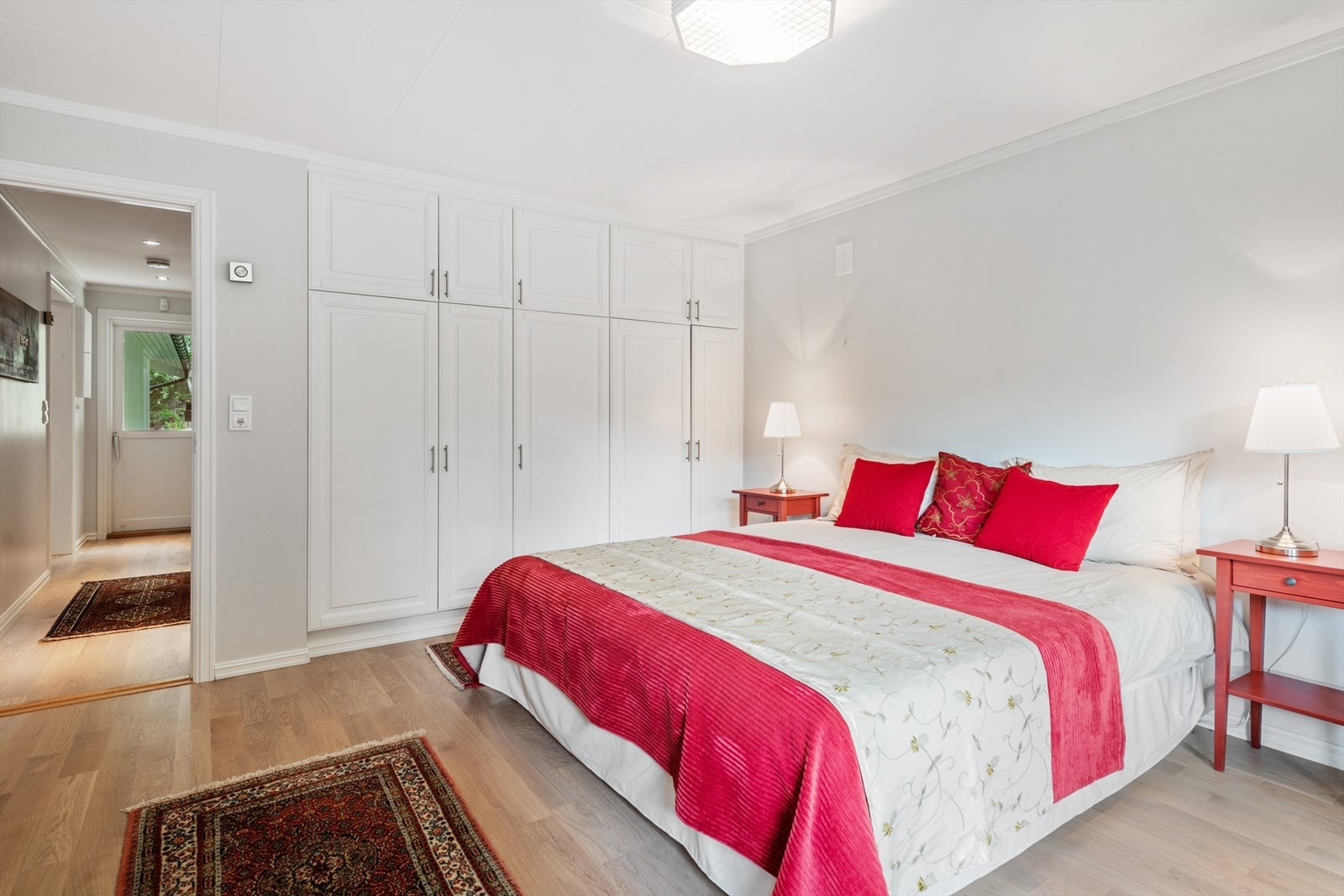 Innebygd garderobeskap. Galleribilde