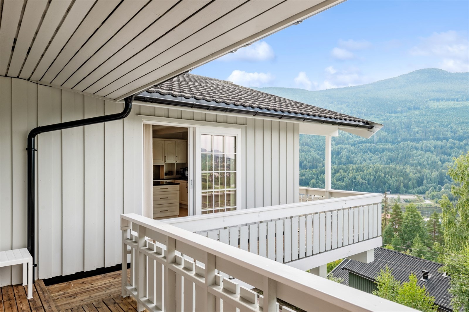 Terrassen har også utgang fra kjøkkenet. Galleribilde