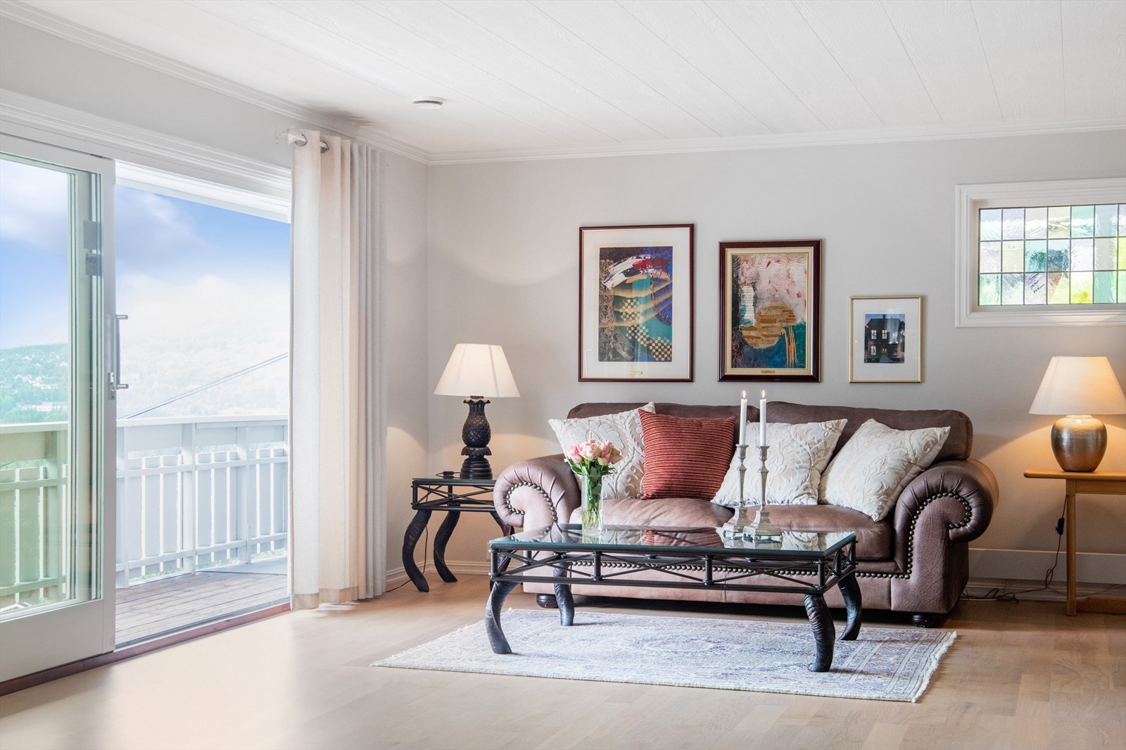 Store vinduer gir godt med lysinnslipp og byr på flott utsikt. Galleribilde