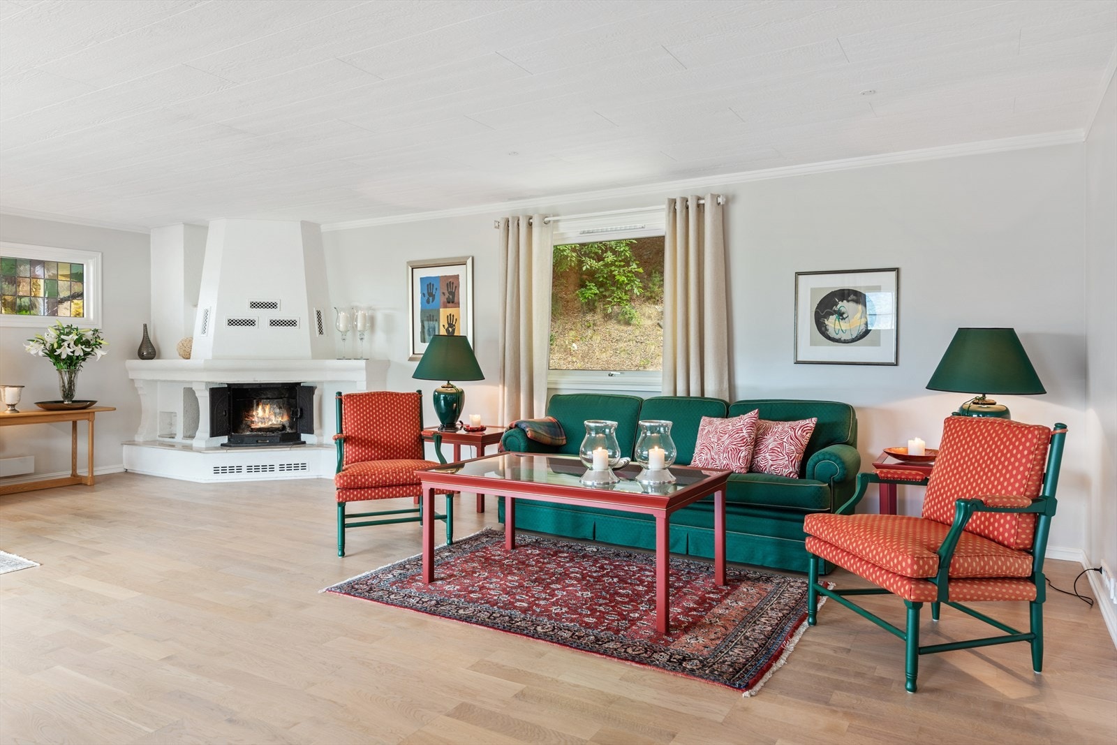 Flott peis! Lyst og fint parkettgulv med gulvvarme. Galleribilde