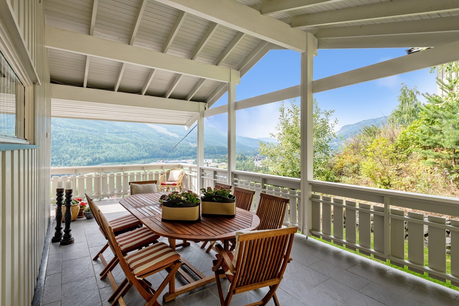 Her er det god plass til utemøbler. Galleribilde