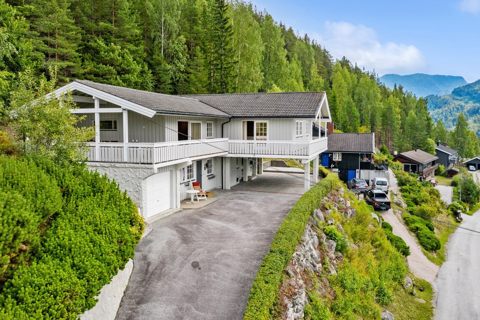 I deler av underetasjen er det etablert en utleieleilighet med gode inntektsmuligheter. Galleribilde