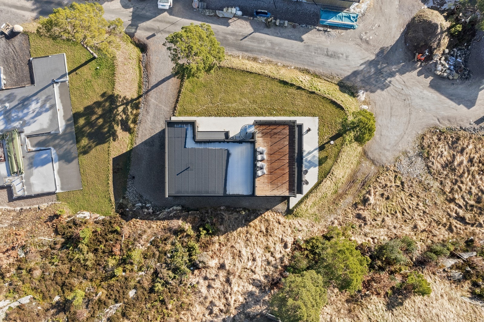 God parkering på egen tomt, se informasjon om lading i salgsoppgaven Galleribilde