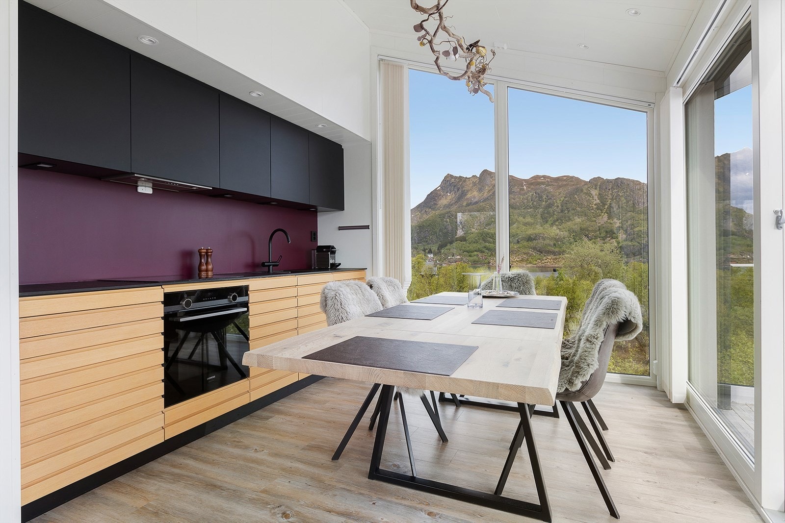 Kjøkken med integrerte hvitevarer Galleribilde