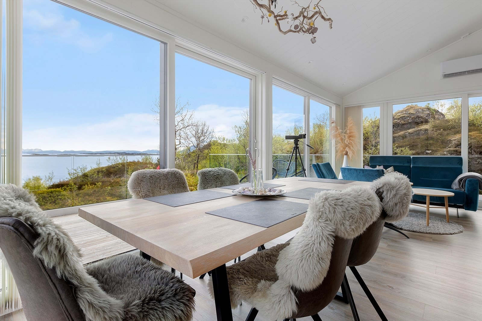 Fantastisk utsikt fra spisebordet Galleribilde