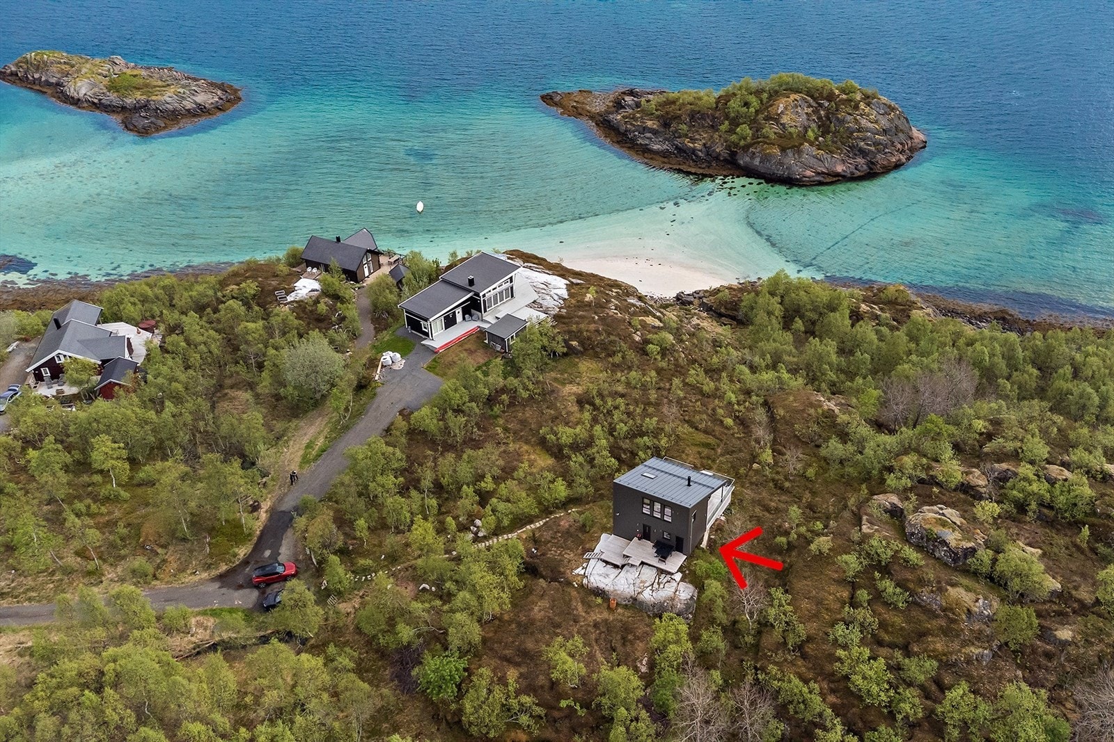 Fritidsbolig med svært god standard -Badestrand like ved boligen - Eventyrlig utsikt Galleribilde