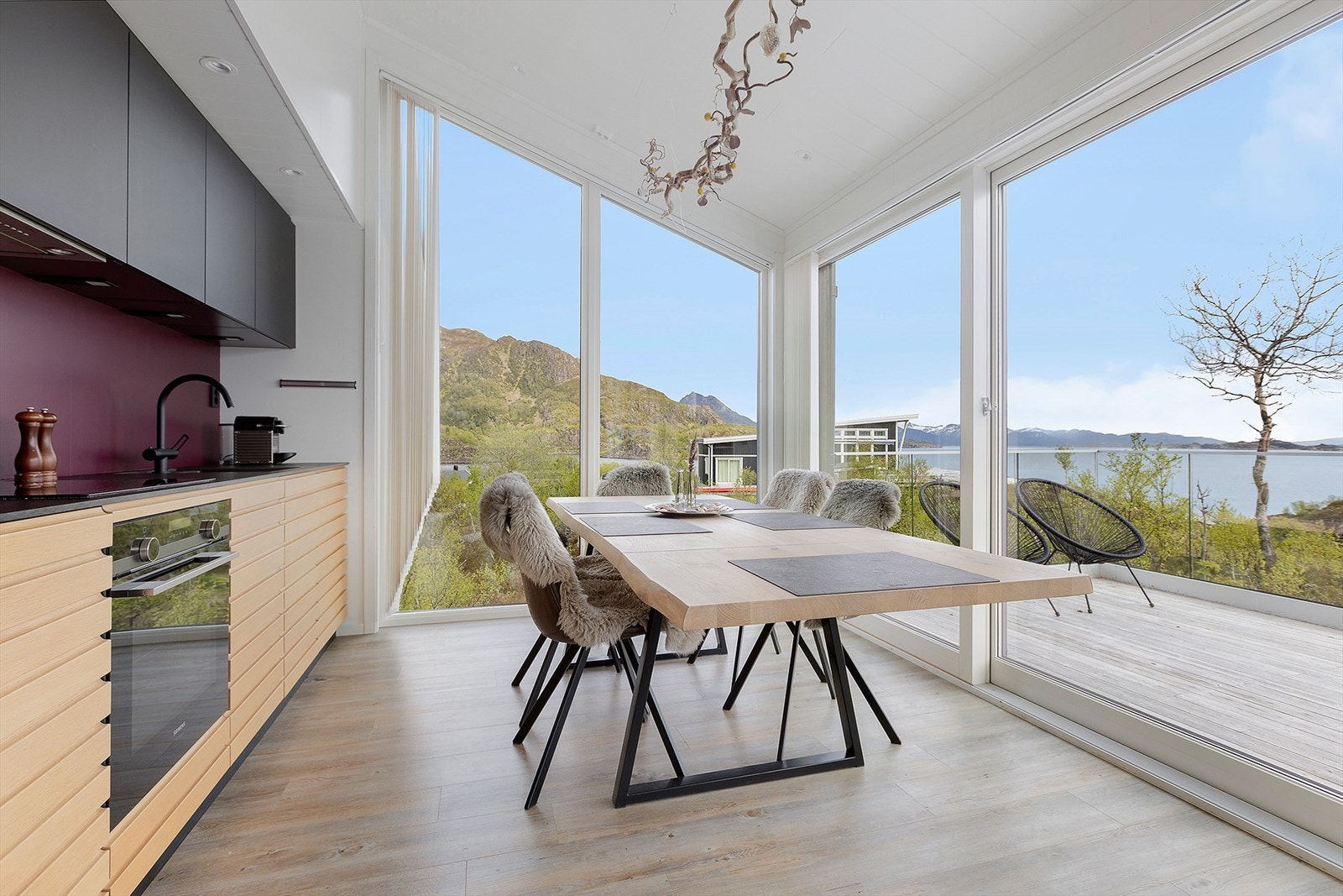 Skyvedør ut til stor veranda Galleribilde