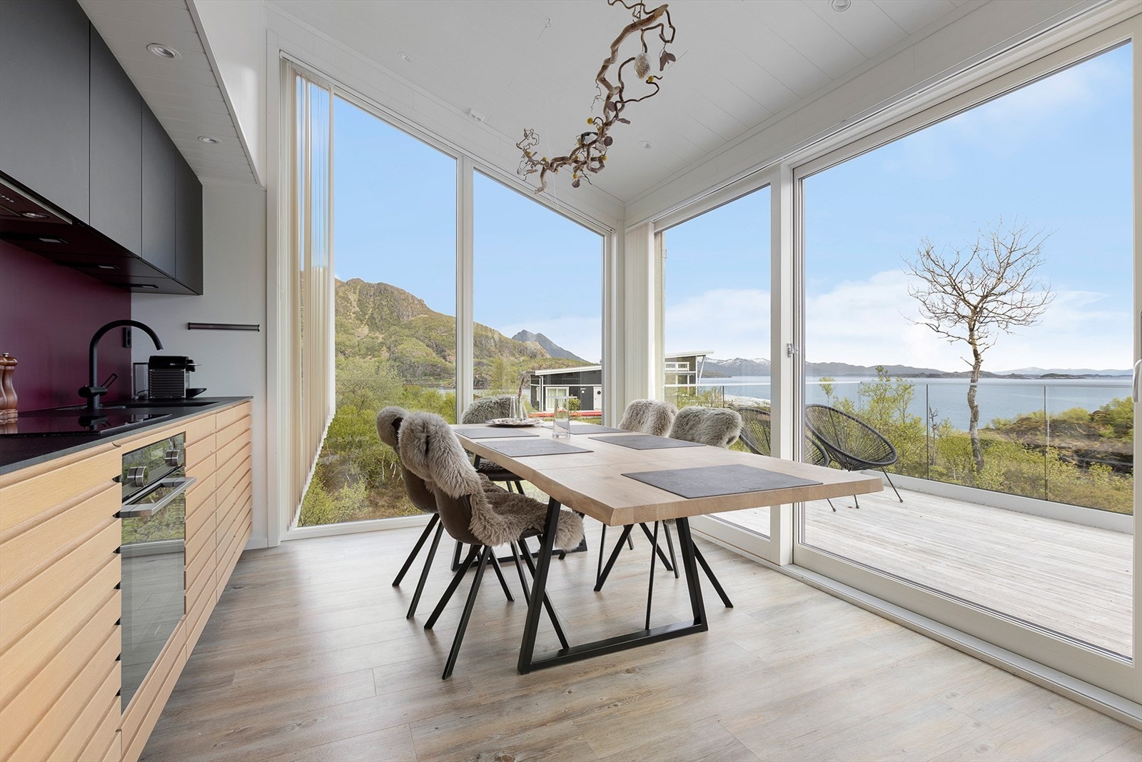 Suveren utsikt fra kjøkkenet Galleribilde